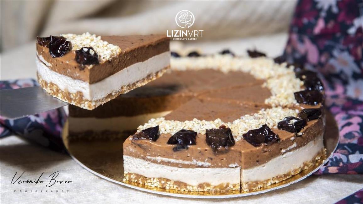 EKO PRESNA TORTA sliva / ORGANIC RAW CAKE plum