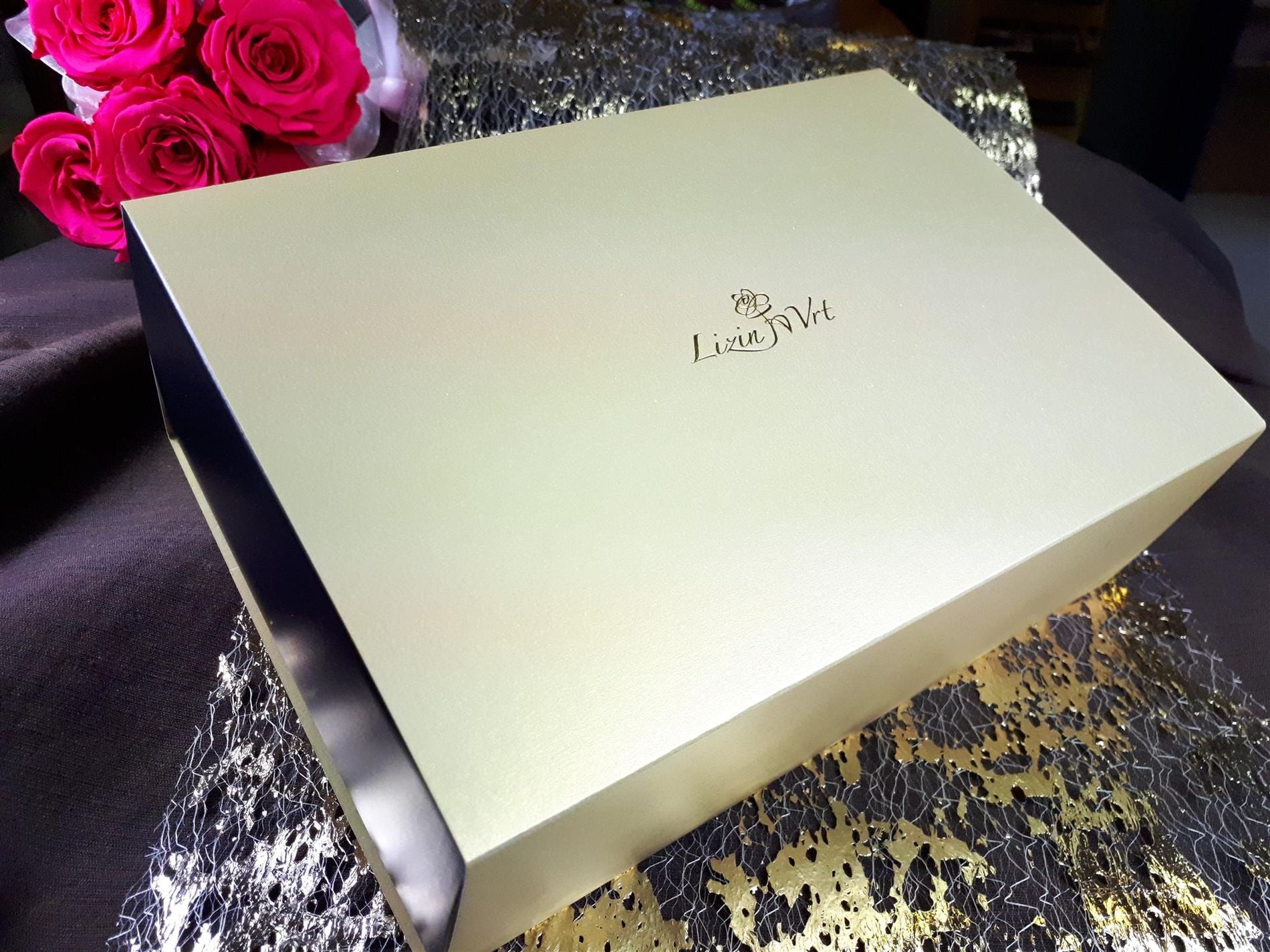 Package 'thank you, love'
