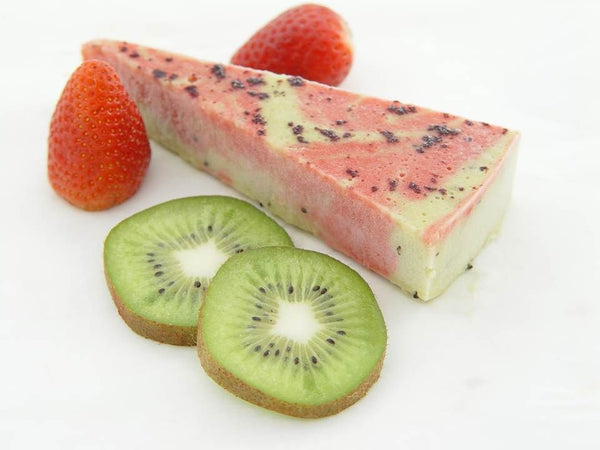 Strawberry-kiwi raw ice cake - big - 16 pieces (can be shipped from May 15 to September 30)