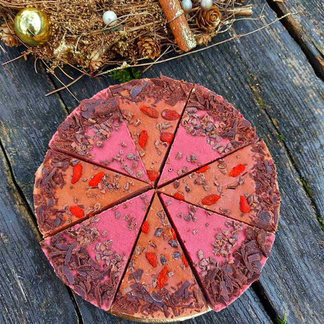 Raw cake with EKO certification - DUO MIX - chocolate and strawberry/chocolate (small/8 pieces/diameter-18)