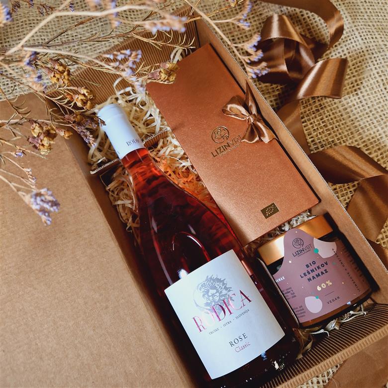 DARILNI-PAKET-VINO-COKOLADA-ROSE