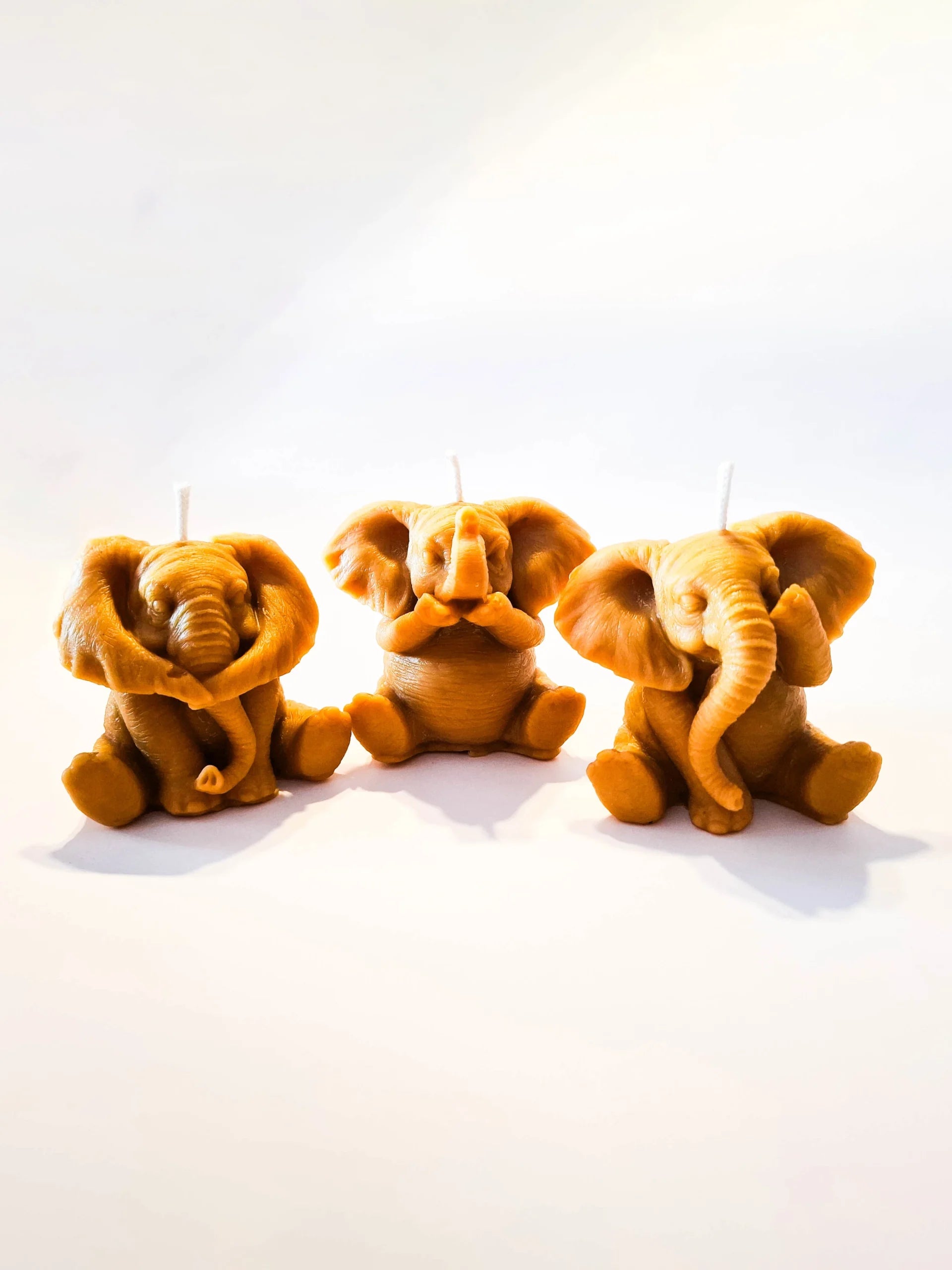 Elephant candle that does not see the bad