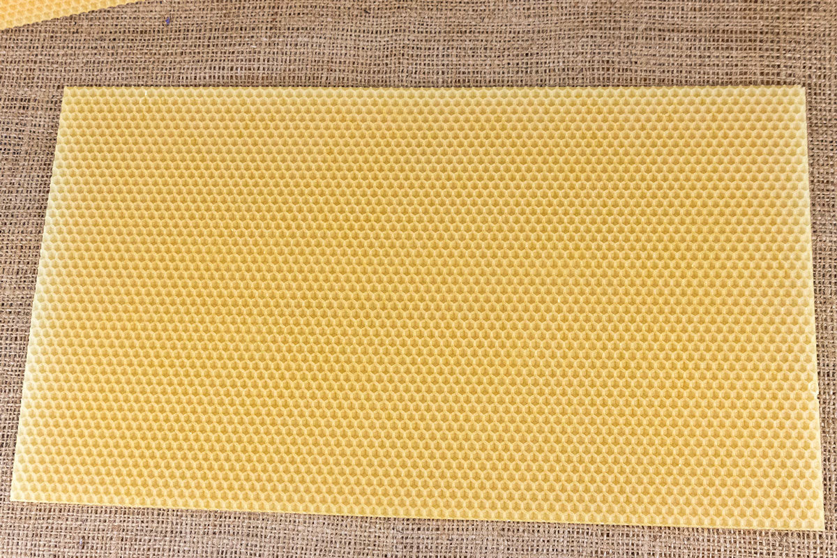 VOŠČENA SATNICA približno 95g