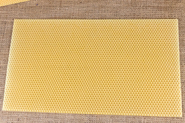 VOŠČENA SATNICA približno 95g