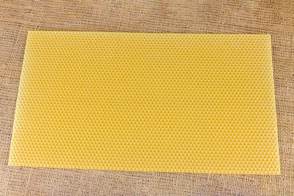 VOŠČENA SATNICA približno 95g