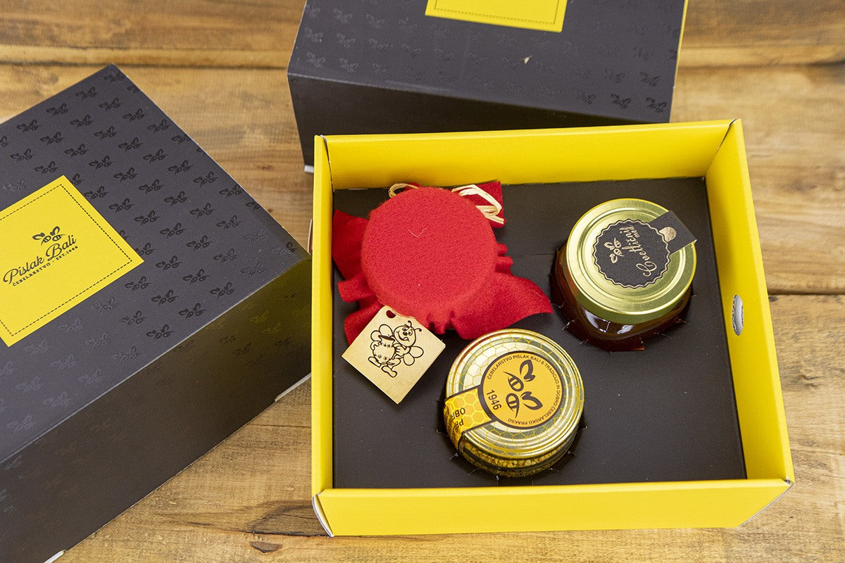 EXCLUSIVE GIFT PACKAGE