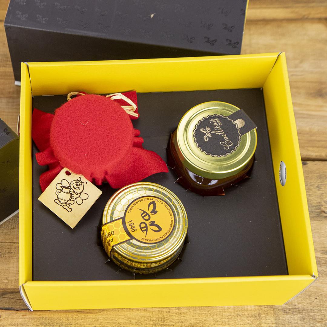 EXCLUSIVE GIFT PACKAGE