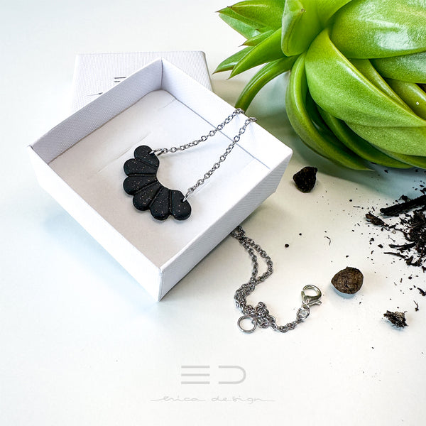 Hanging earrings and necklace | erica