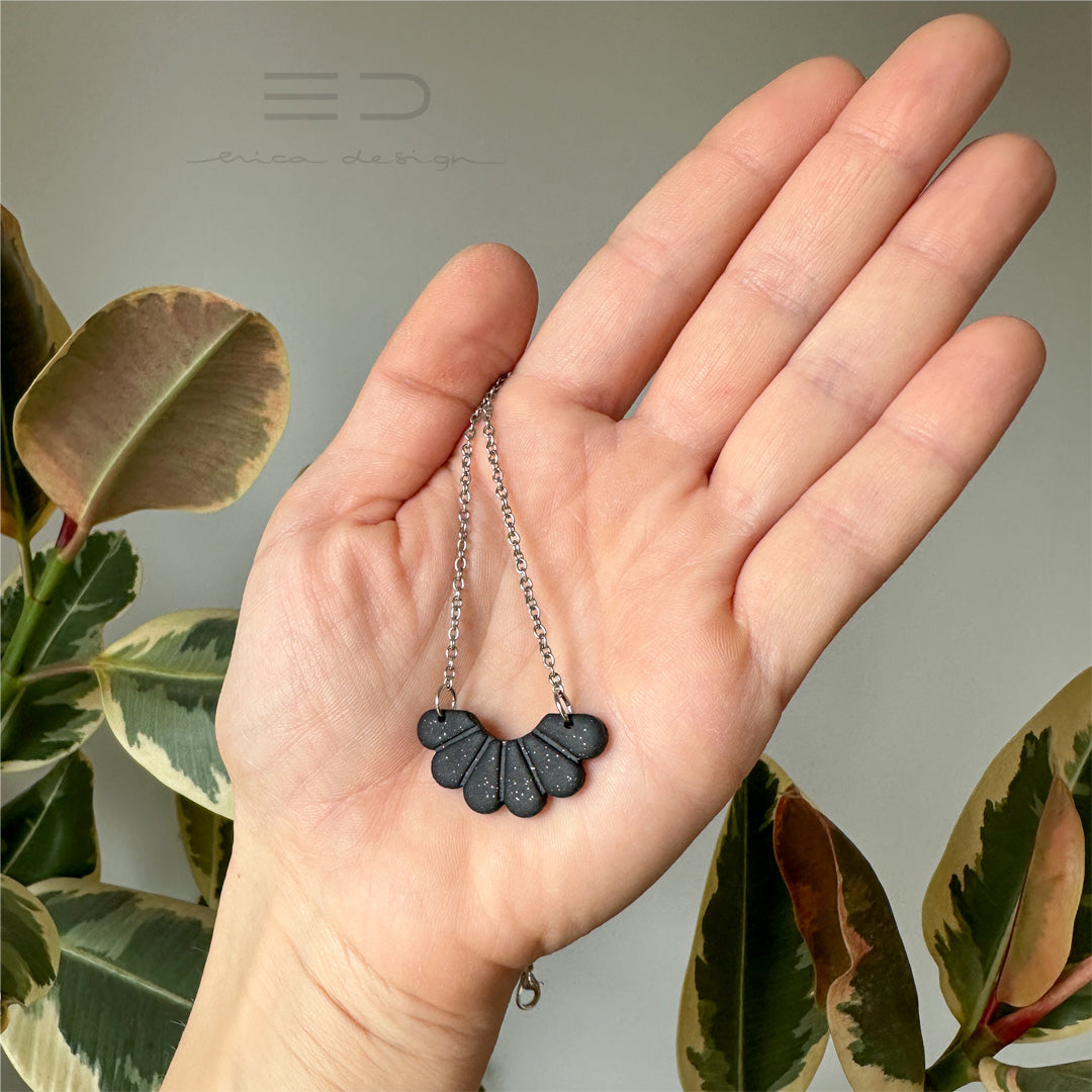 Hanging earrings and necklace | erica