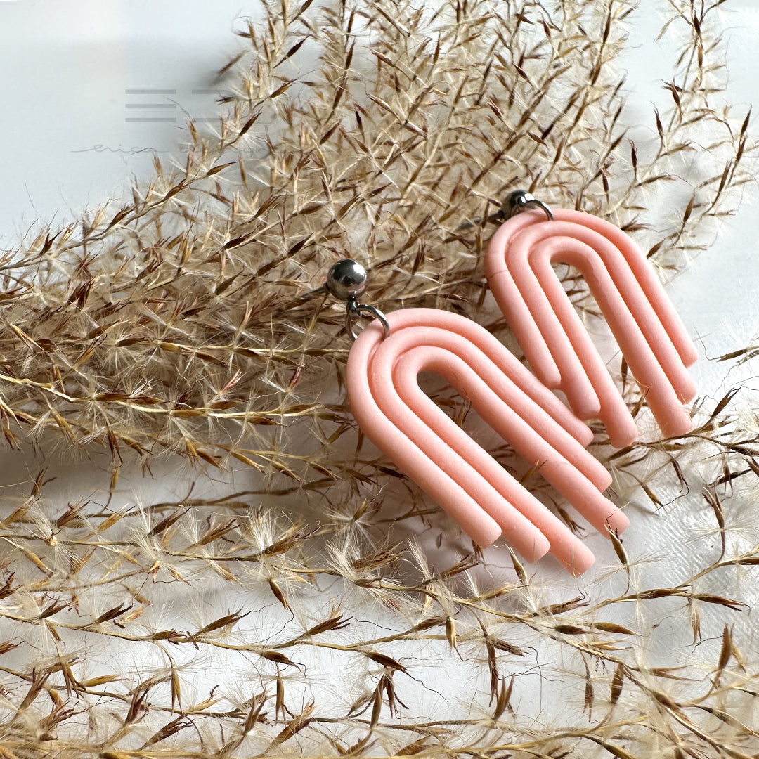 rainbow - hanging earrings | gray/apricot