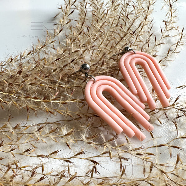 rainbow - hanging earrings | gray/apricot