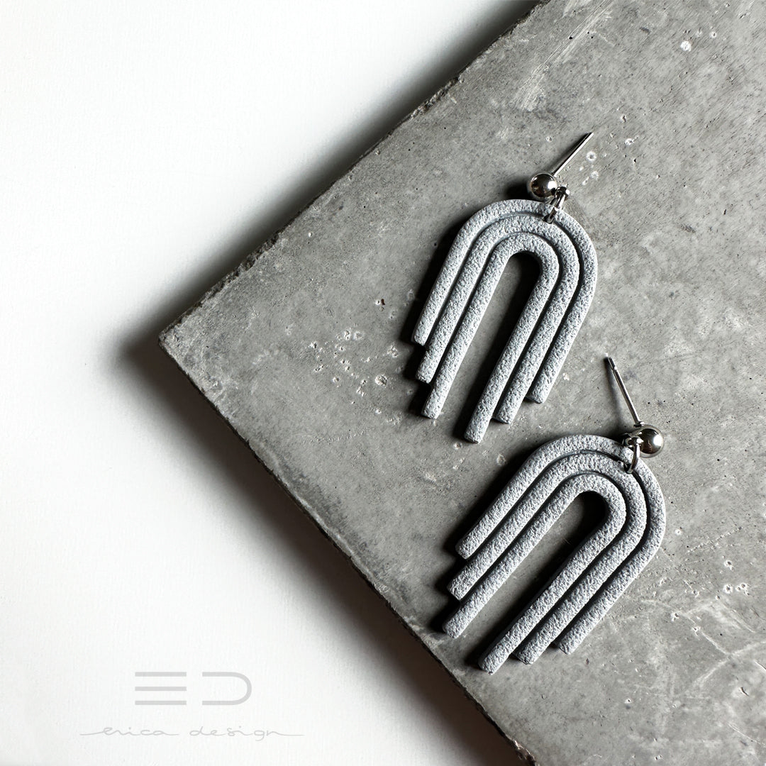 rainbow - hanging earrings | gray/apricot