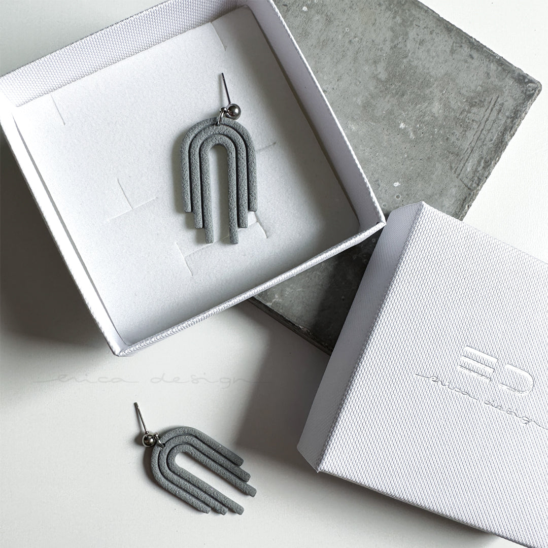 rainbow - hanging earrings | gray/apricot