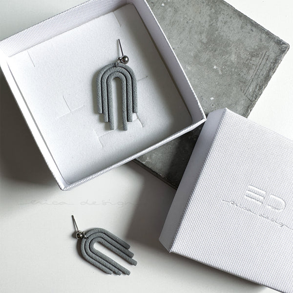 rainbow - hanging earrings | gray/apricot