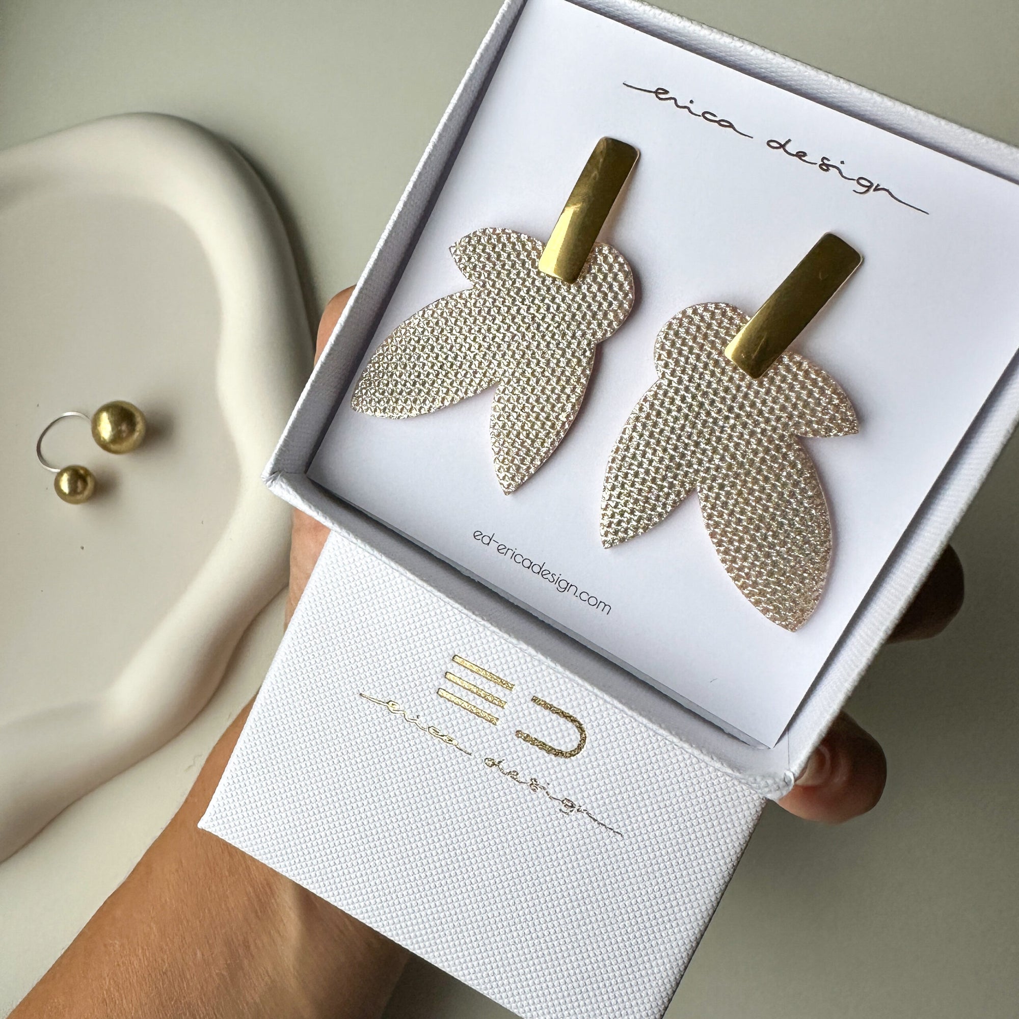 snowbell flower | drop earrings