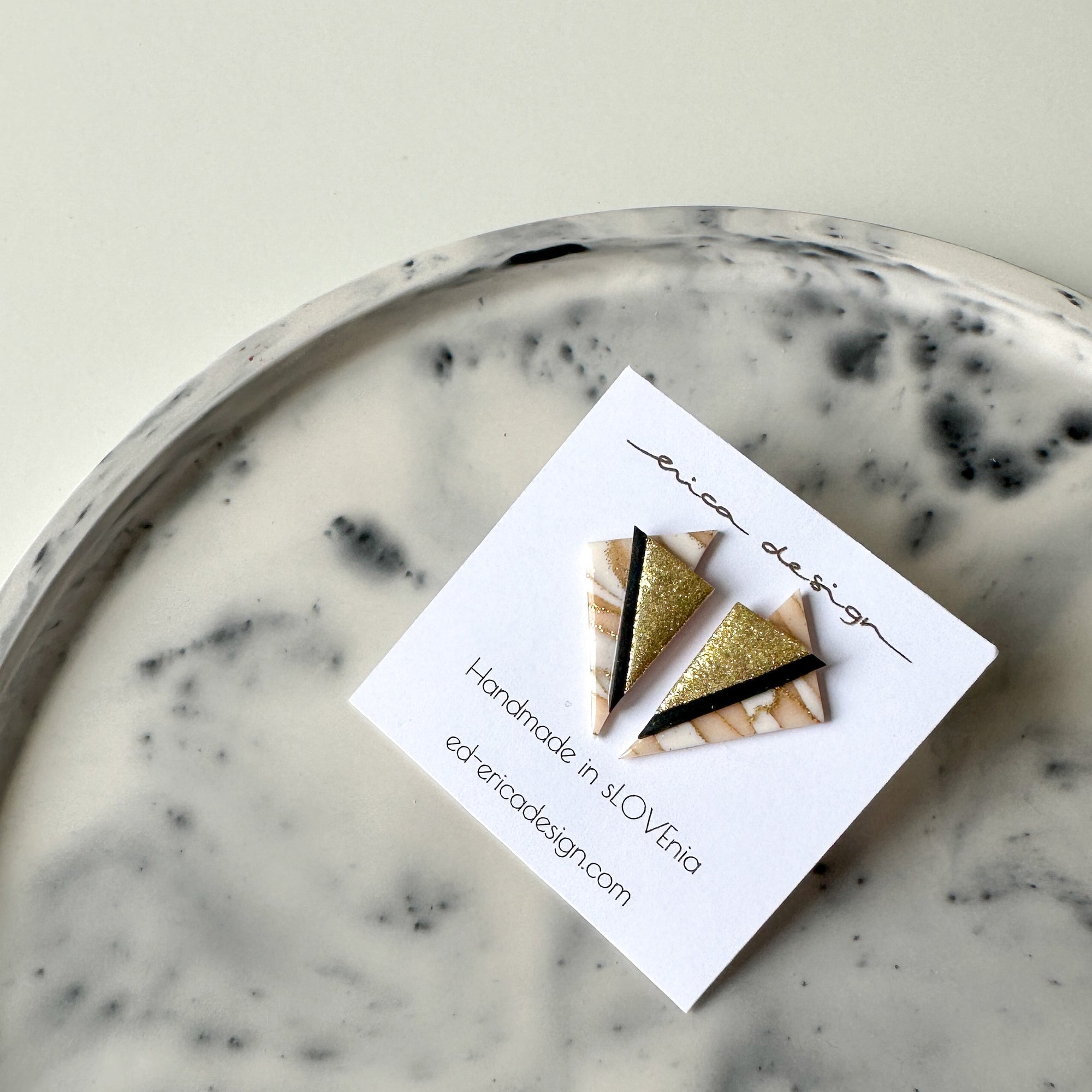 Asymmetric . LIMITED EDITION | Powdered Gold Black