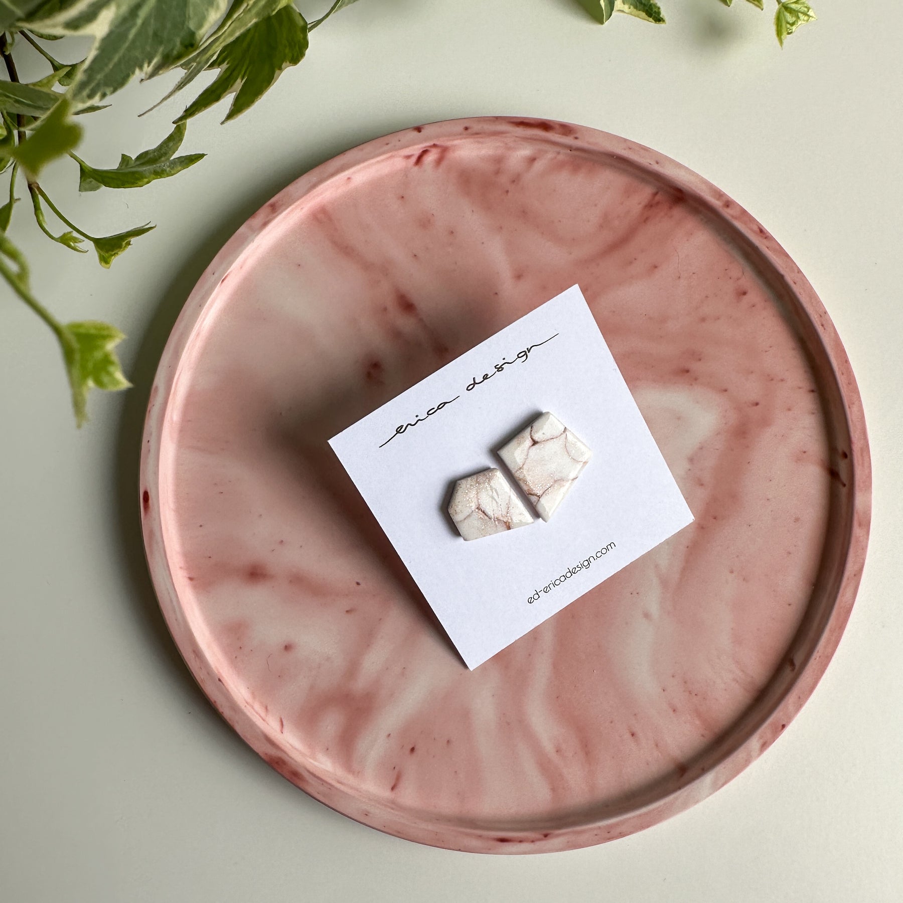 Asimmetrico . Edizione Limitata | Orecchini a Perno Marmo Rosè