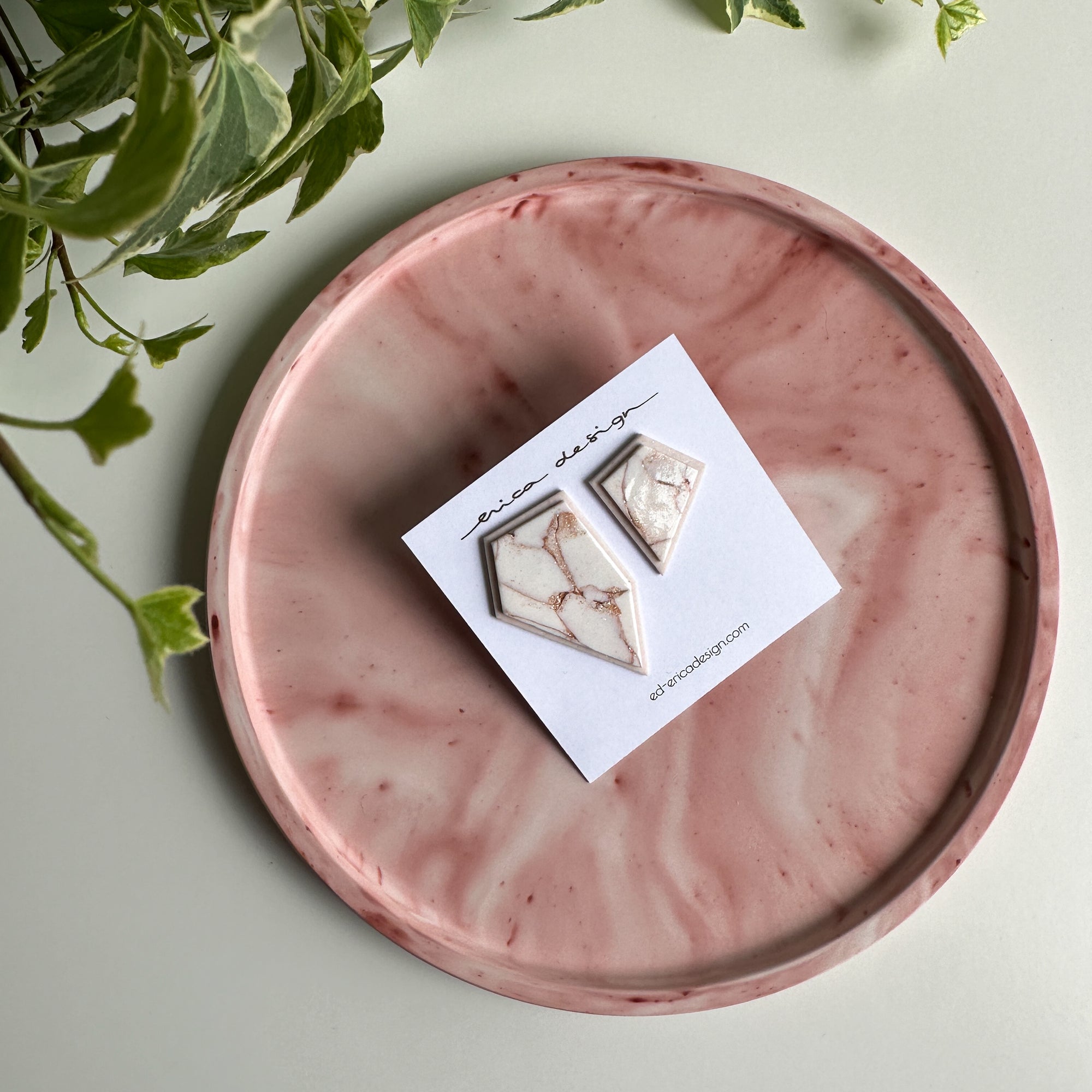 Asimmetrico . Edizione Limitata | Orecchini a Perno Marmo Rosè