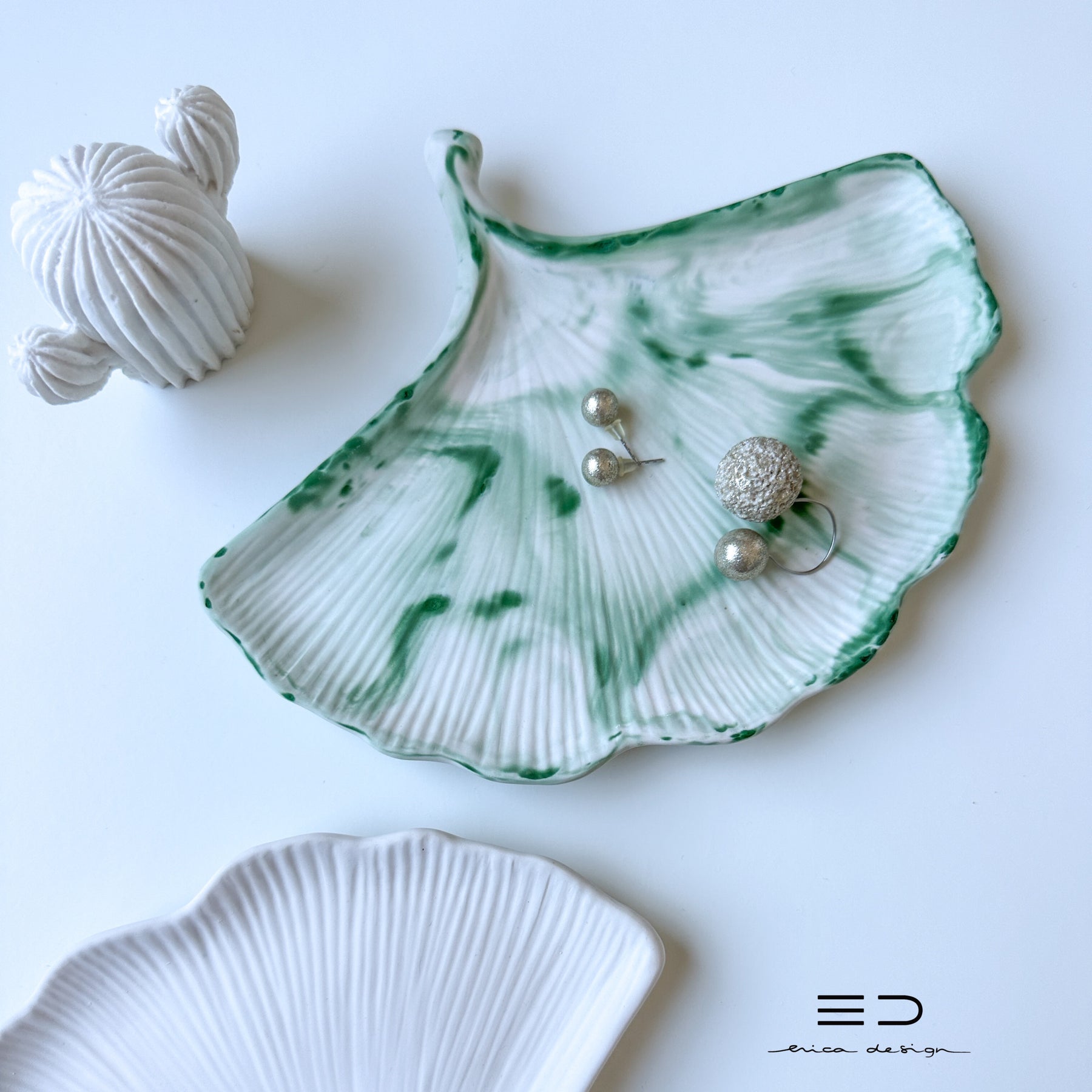 DECORATIVE GINKGO TRAY | WHITE GREEN