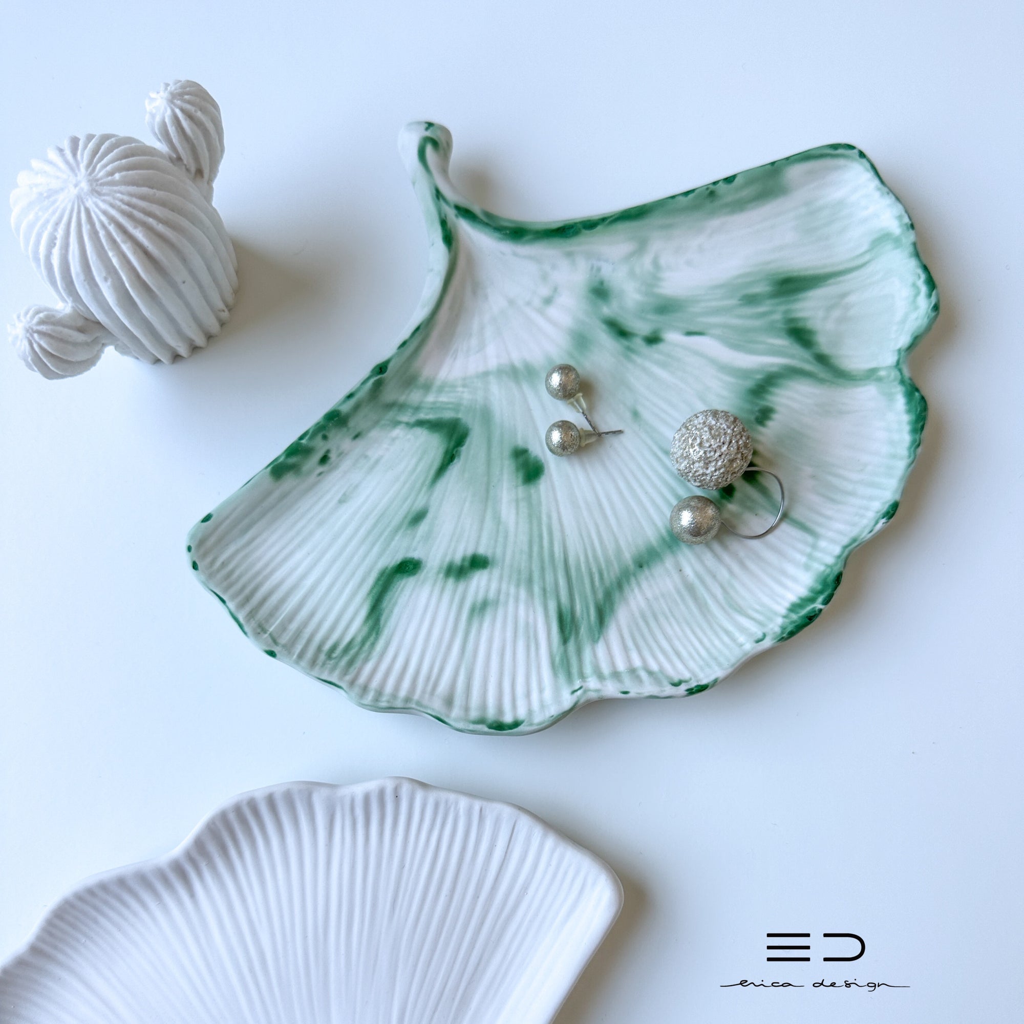 DECORATIVE GINKGO TRAY | WHITE GREEN