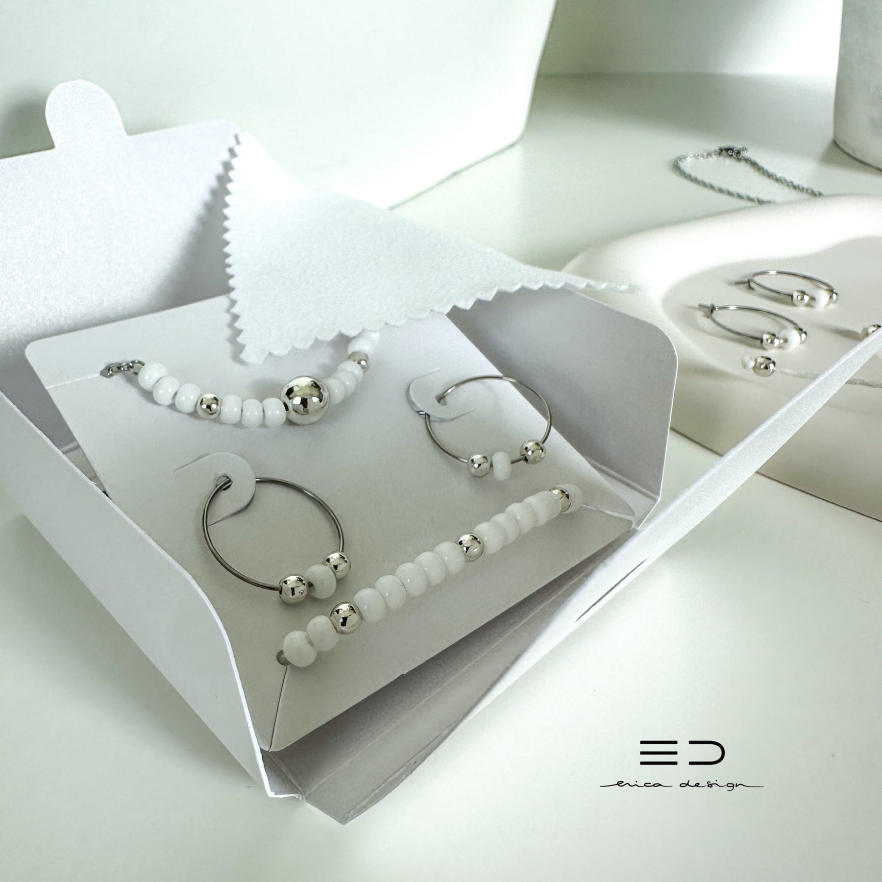 ensemble | bracelet, boucles d'oreilles, collier