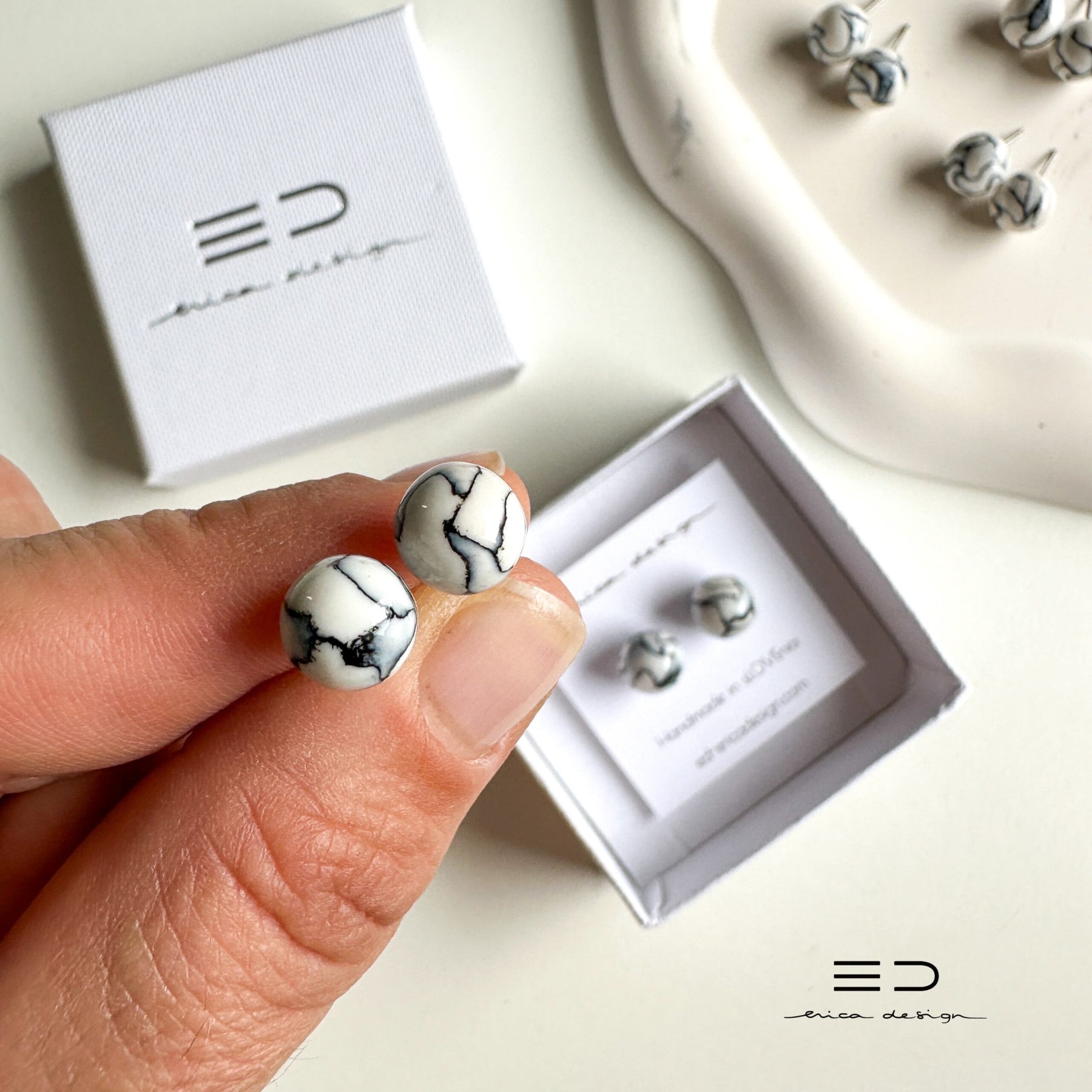 bulb studs | marble black