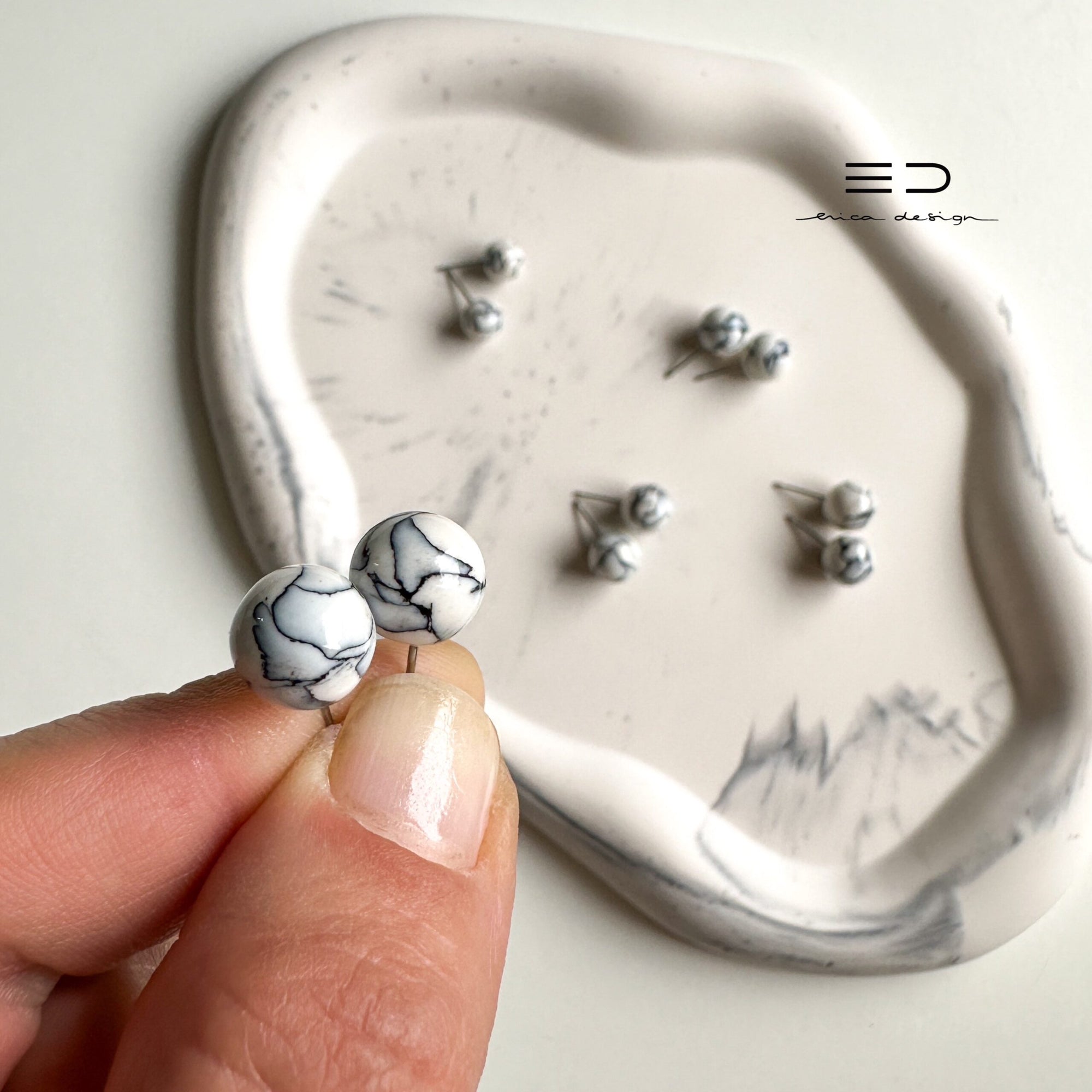 bulb studs | marble black