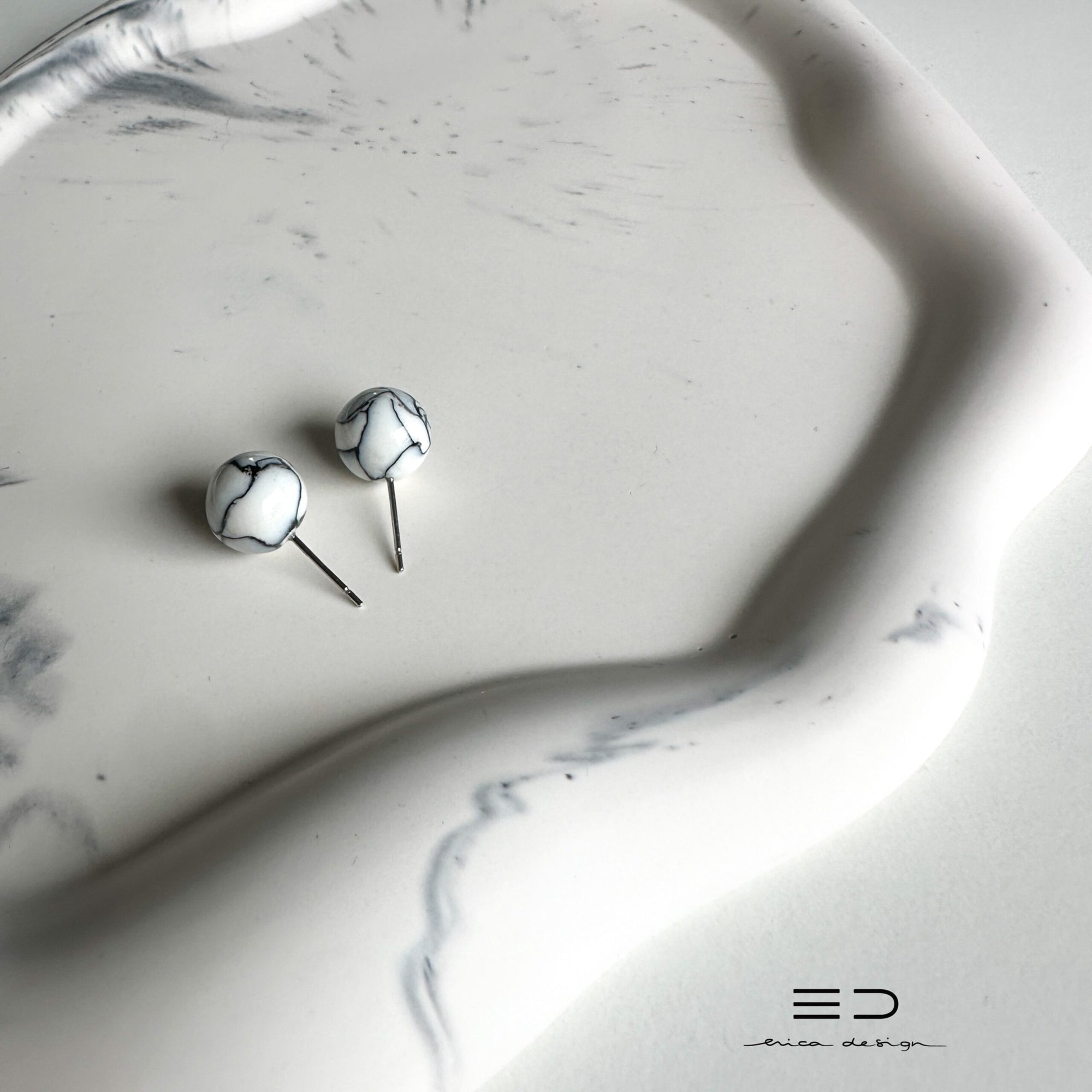 bulb studs | marble black