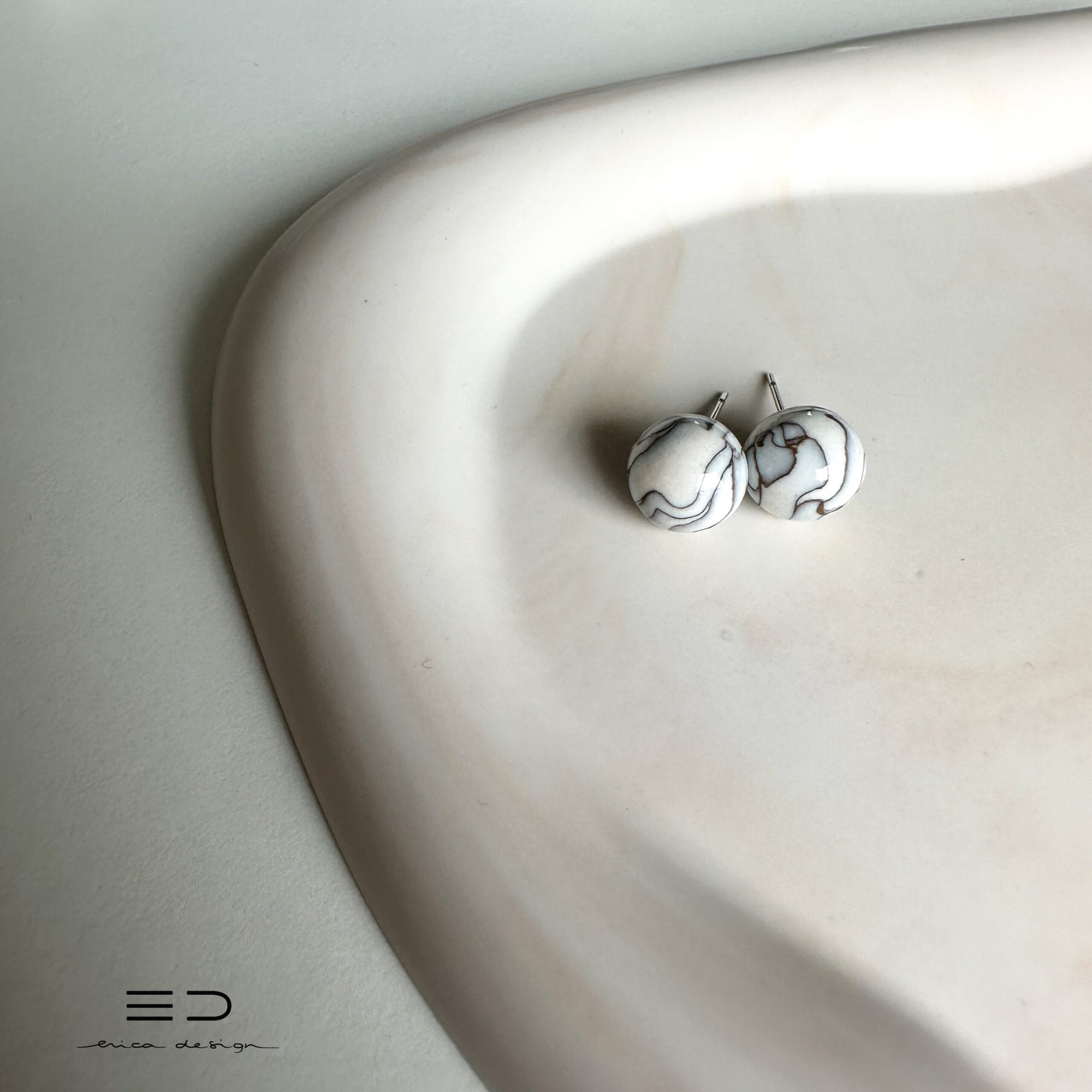 bulb marble studs | color of cognac