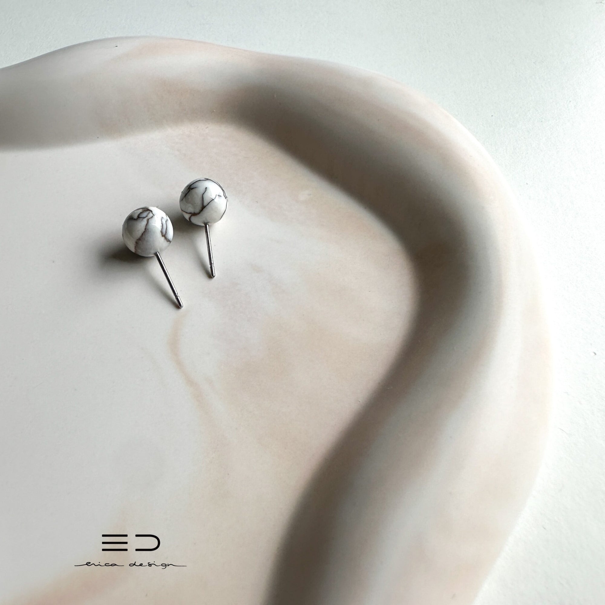 bulb marble studs | color of cognac