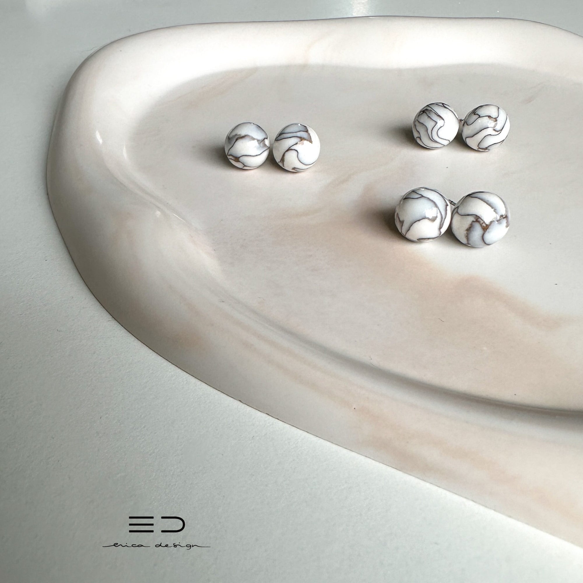 bulb marble studs | color of cognac