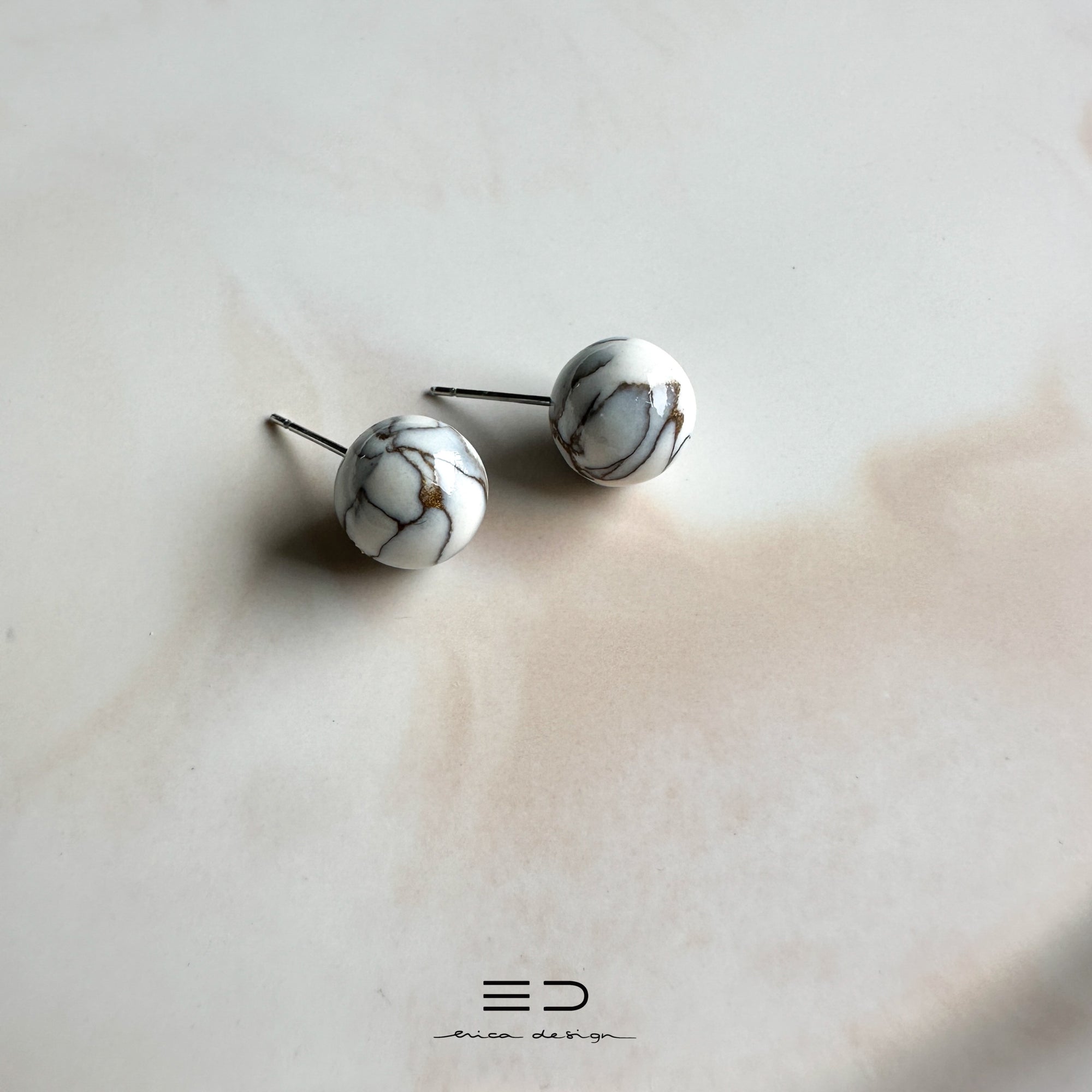 bulb marble studs | color of cognac