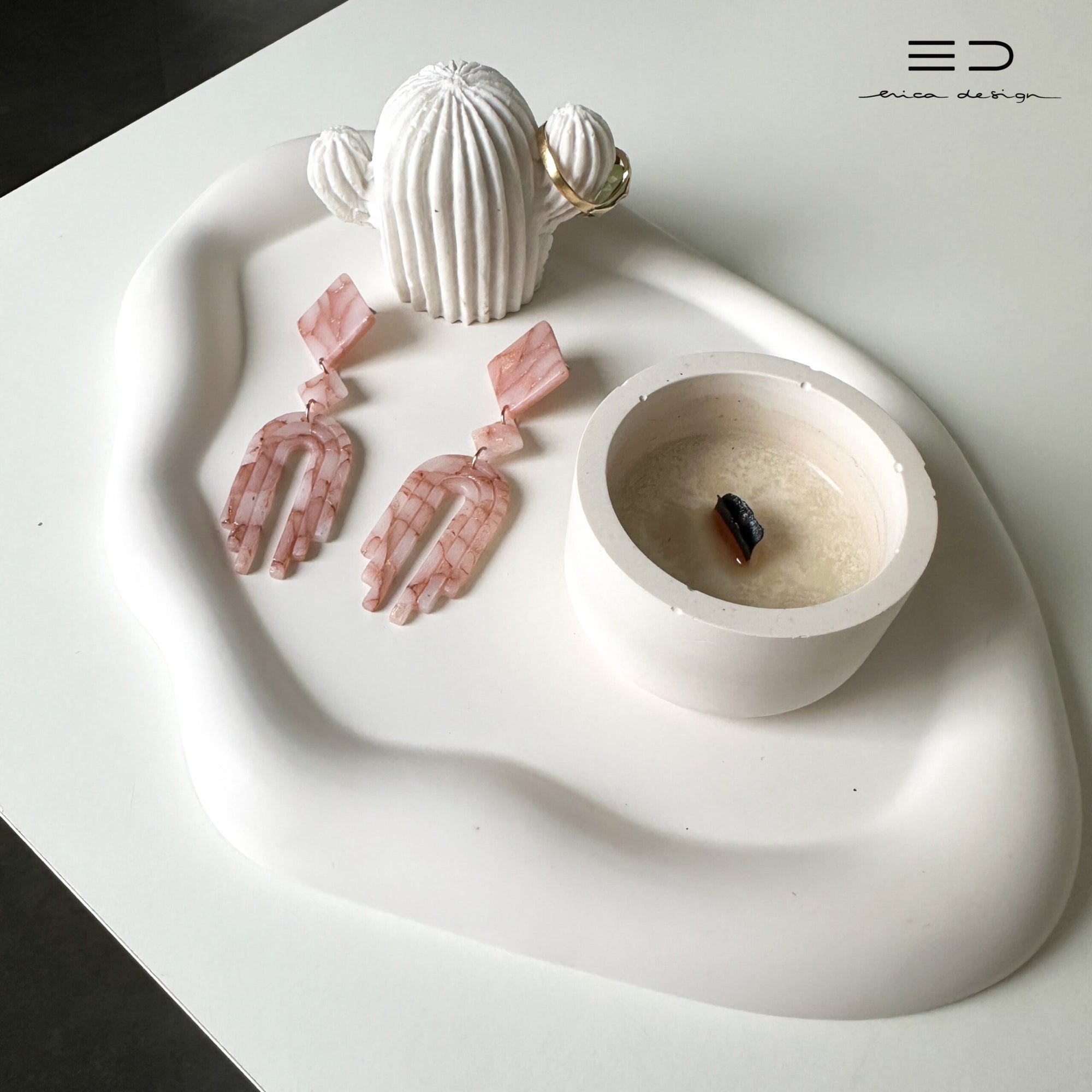 decorative tray wave | black and white