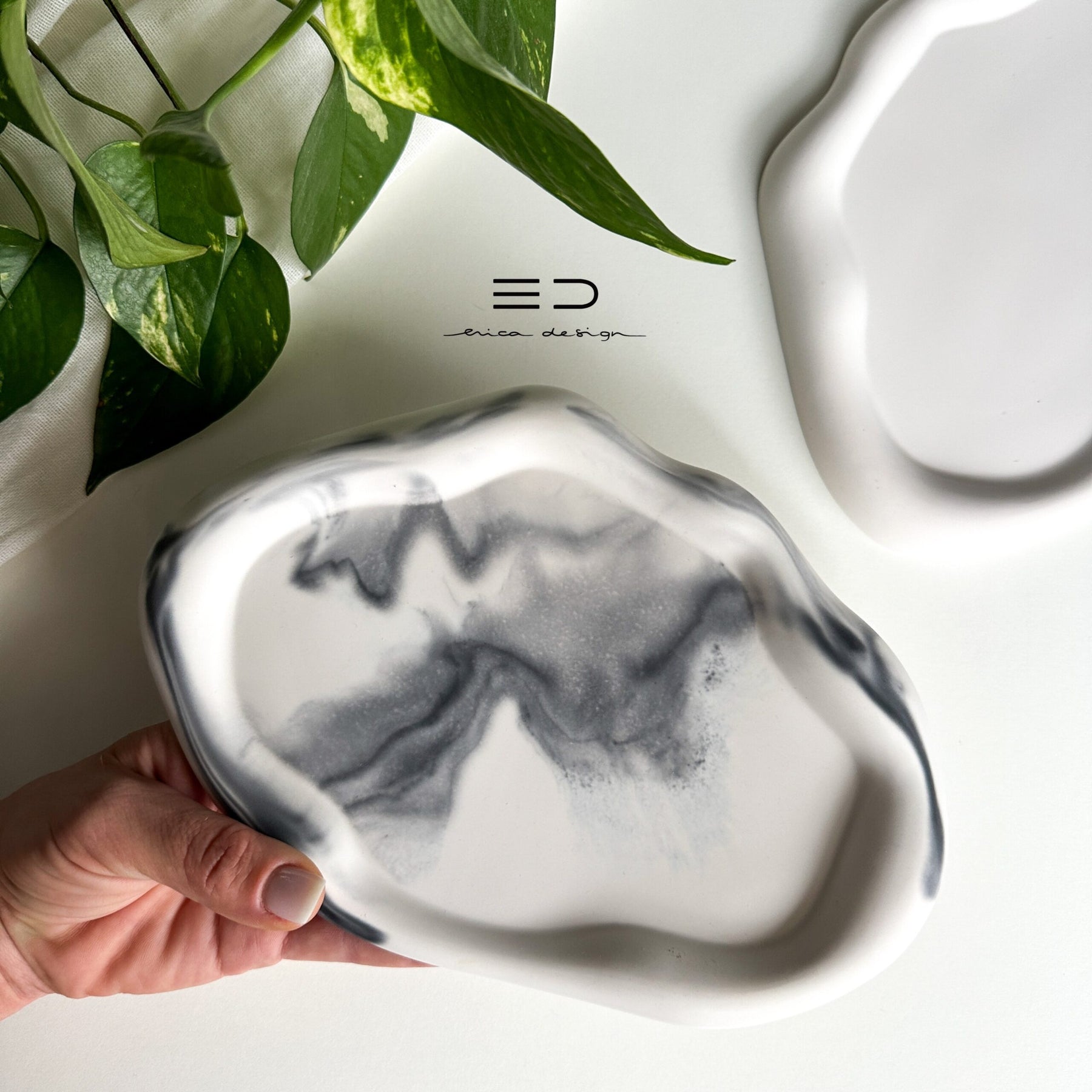 decorative tray wave | black and white