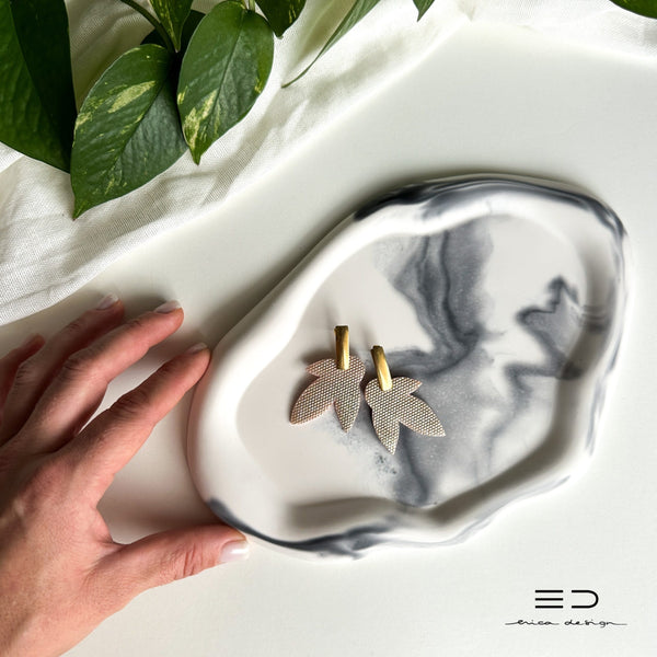 decorative tray wave | black and white