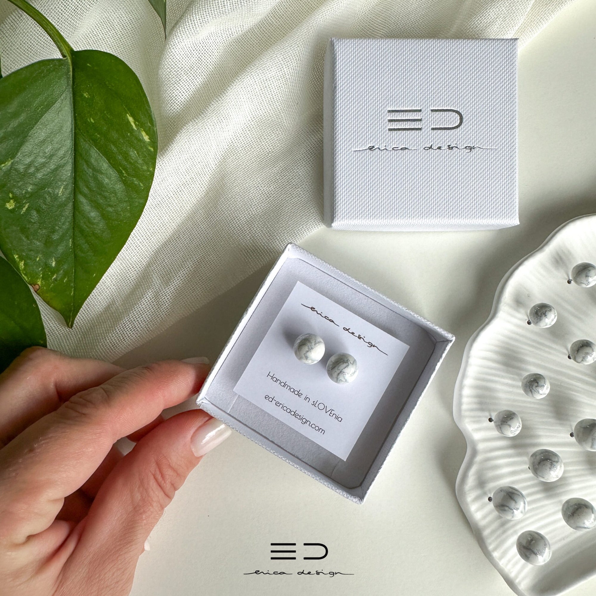 bulb studs | marble silver glitter