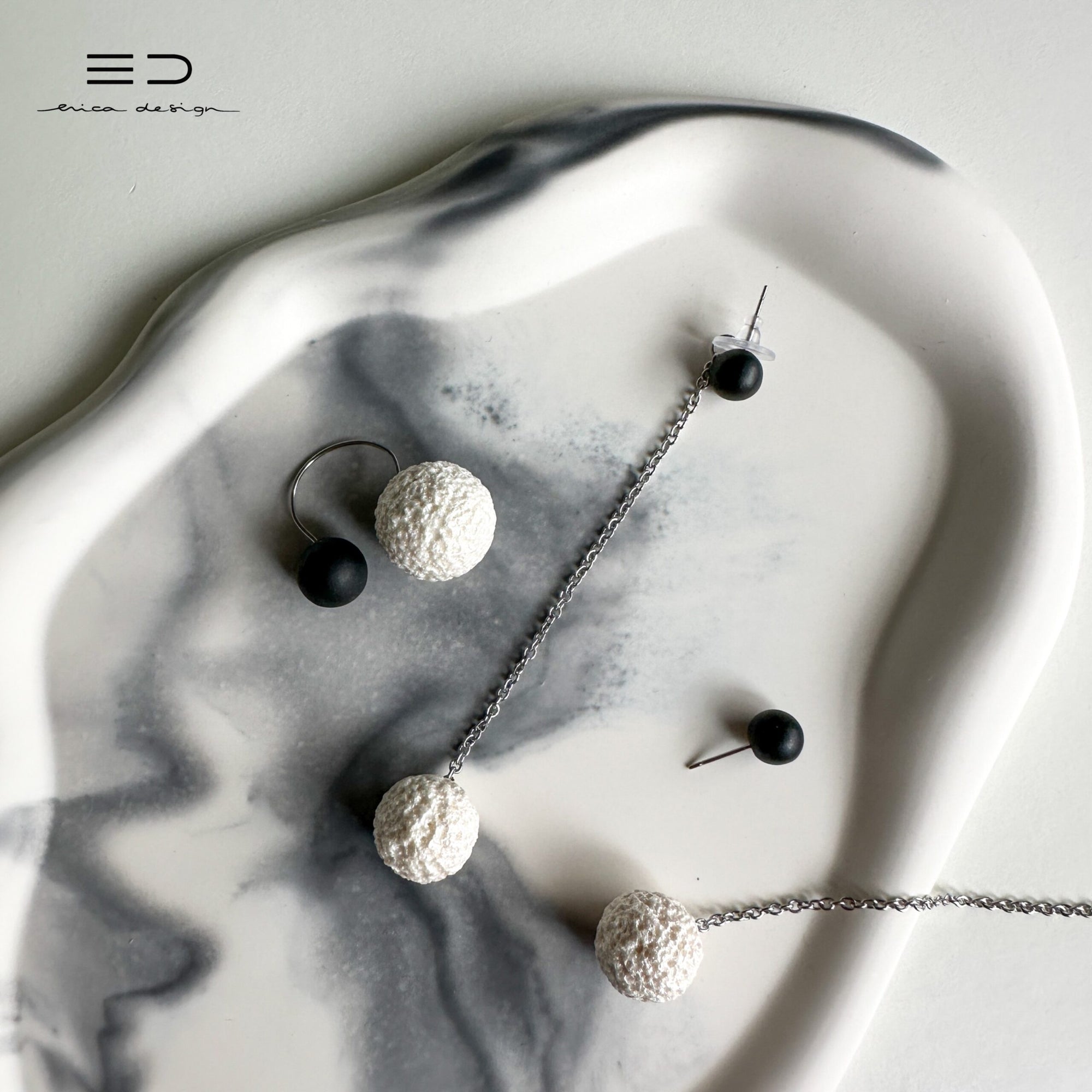 ampoule | couleur noire et perle | boucles d'oreilles + bague 2 en 1