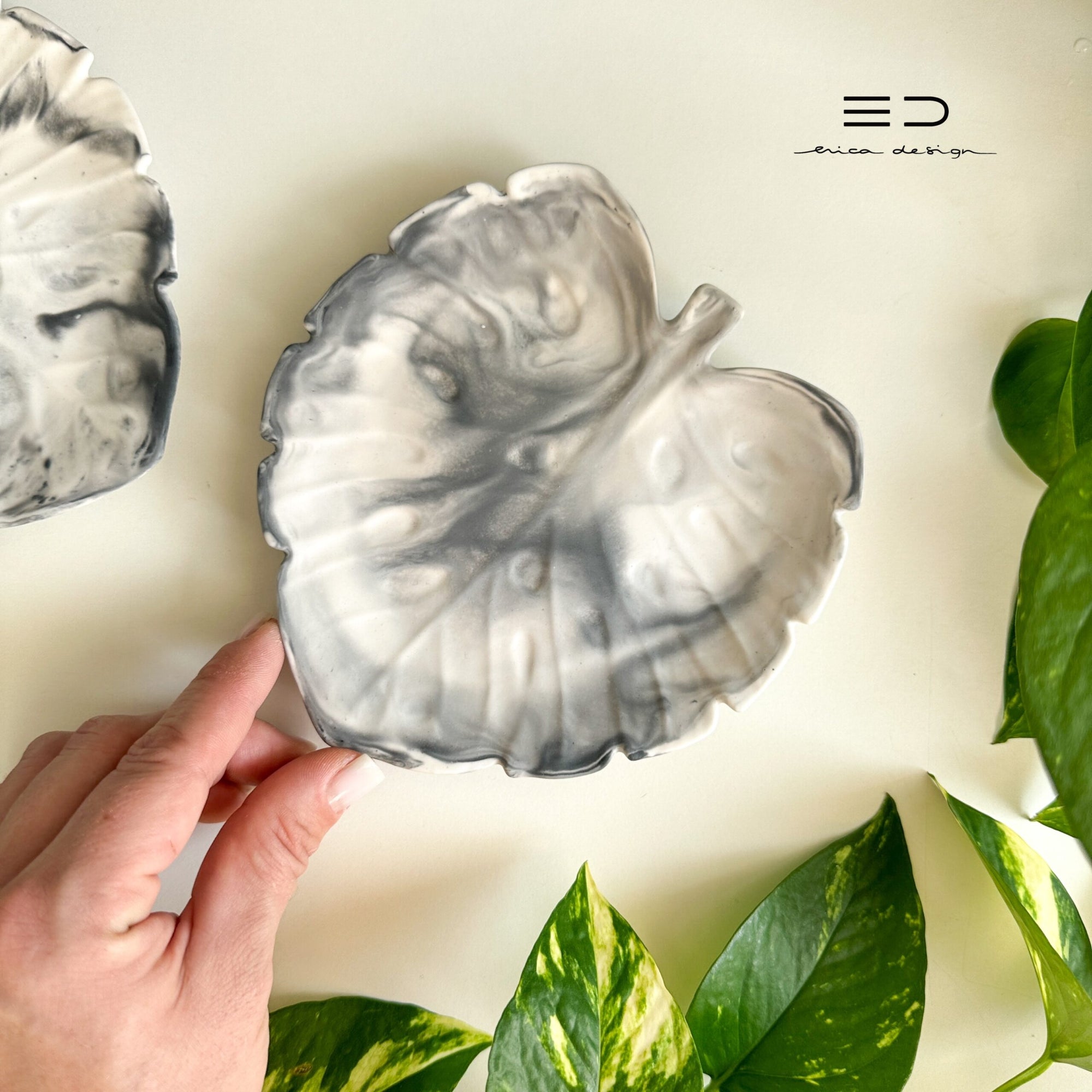 decorative tray monstera | black