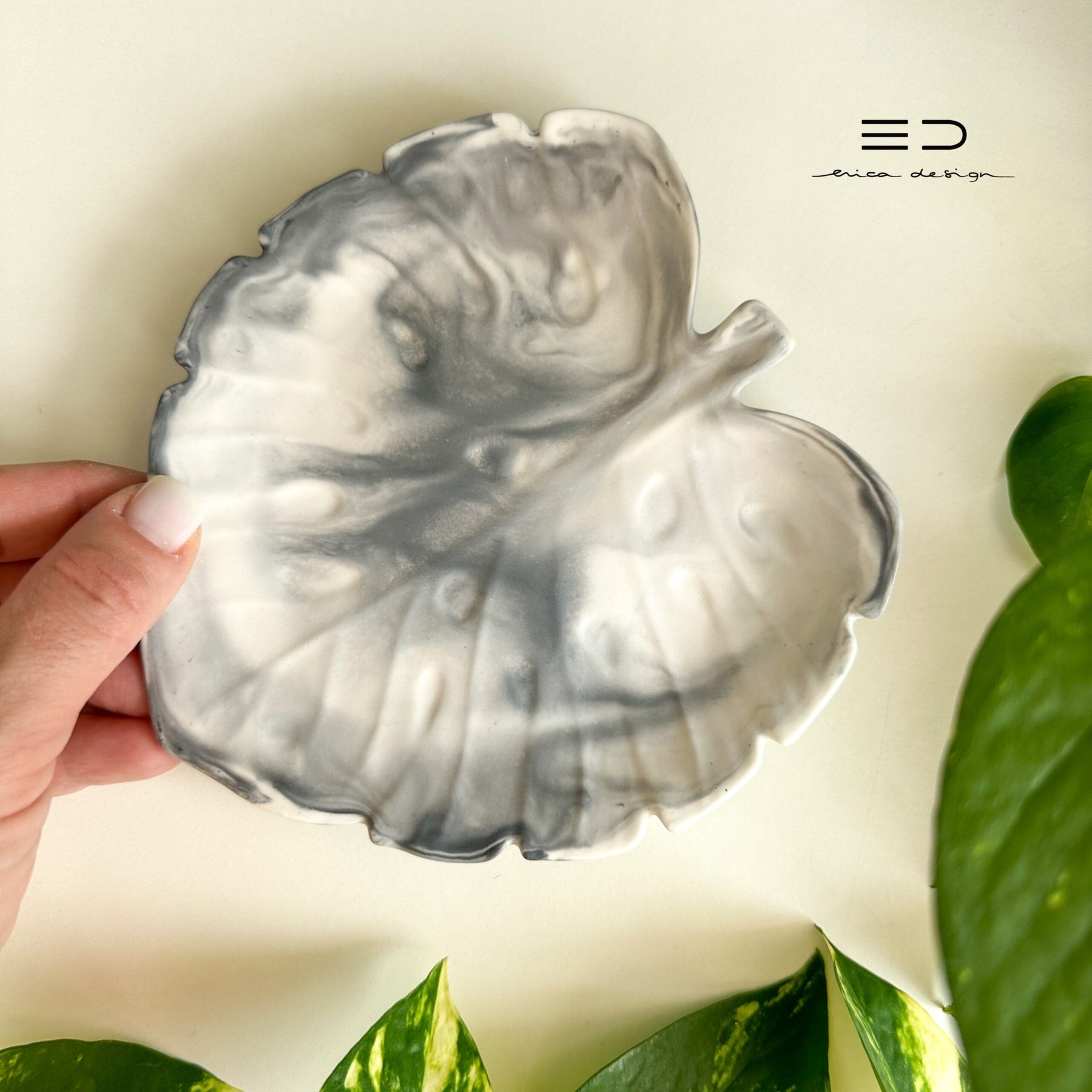 decorative tray monstera | black