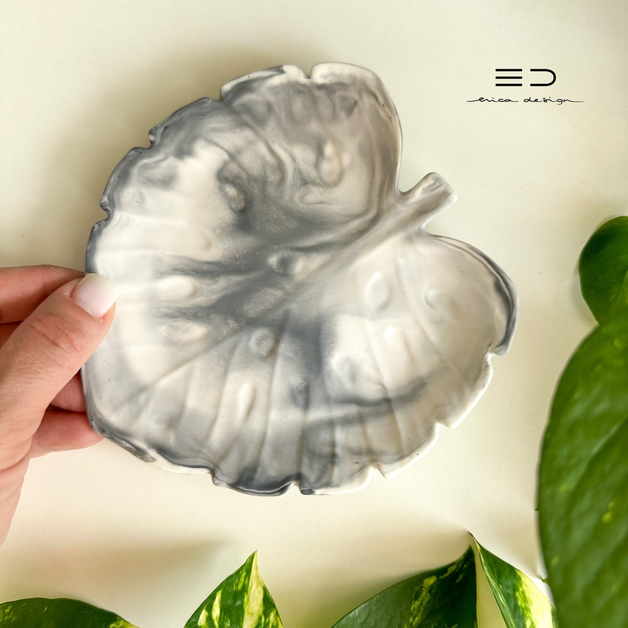 decorative tray monstera | black