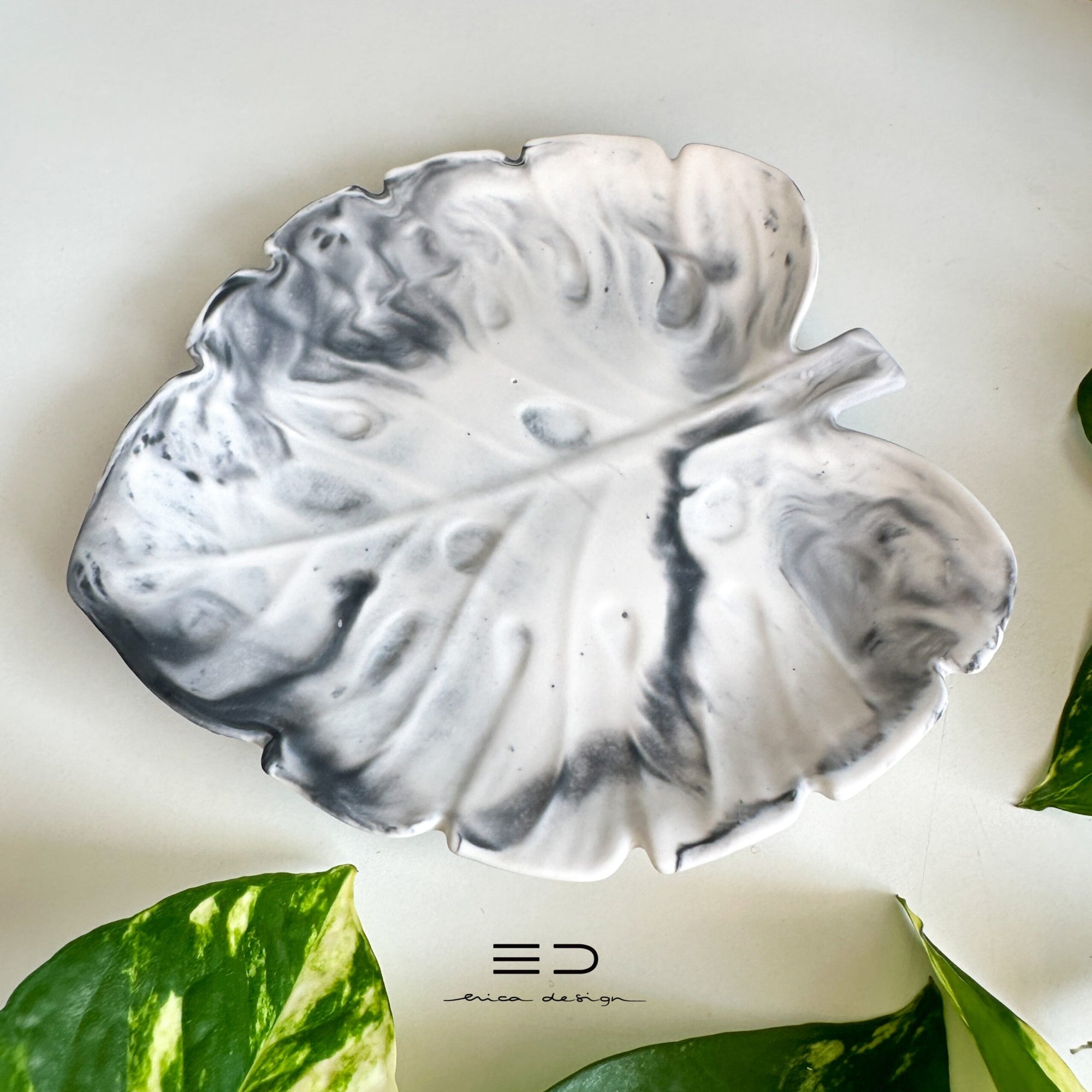 decorative tray monstera | black