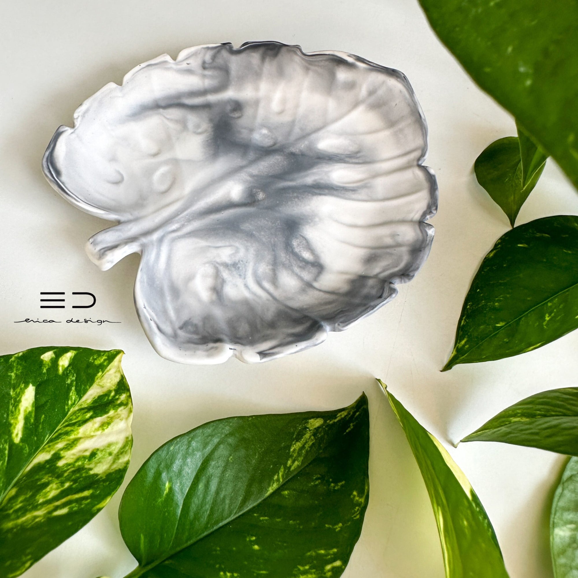 Monstera decorative tray | black