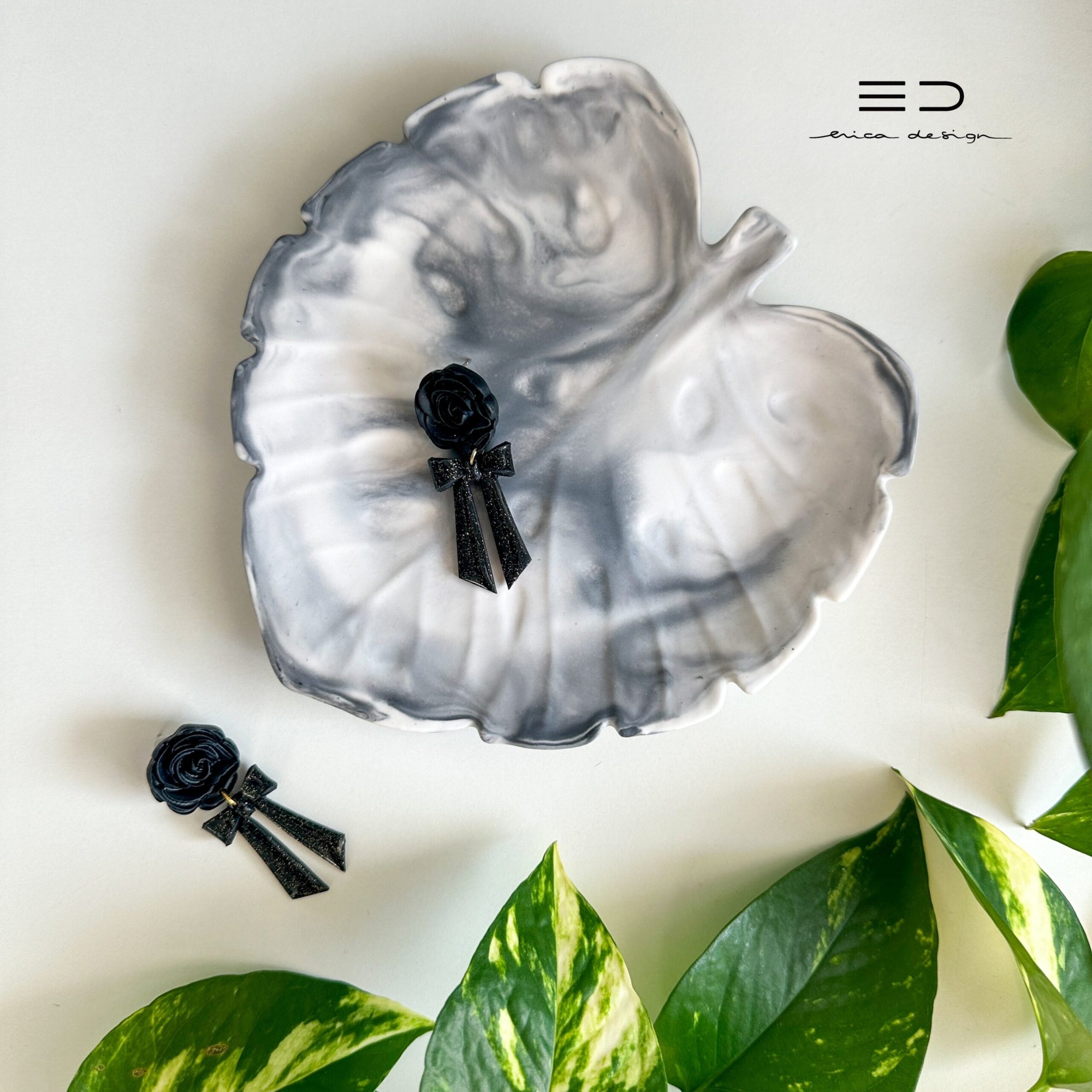 Monstera decorative tray | black