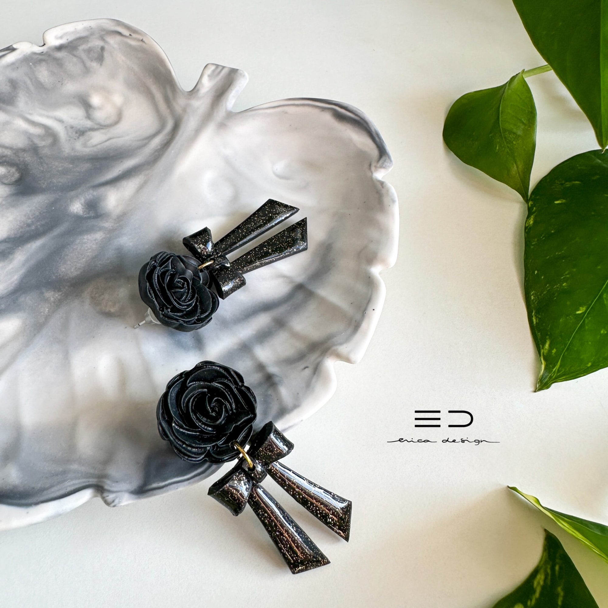 monstera decorative tray | black