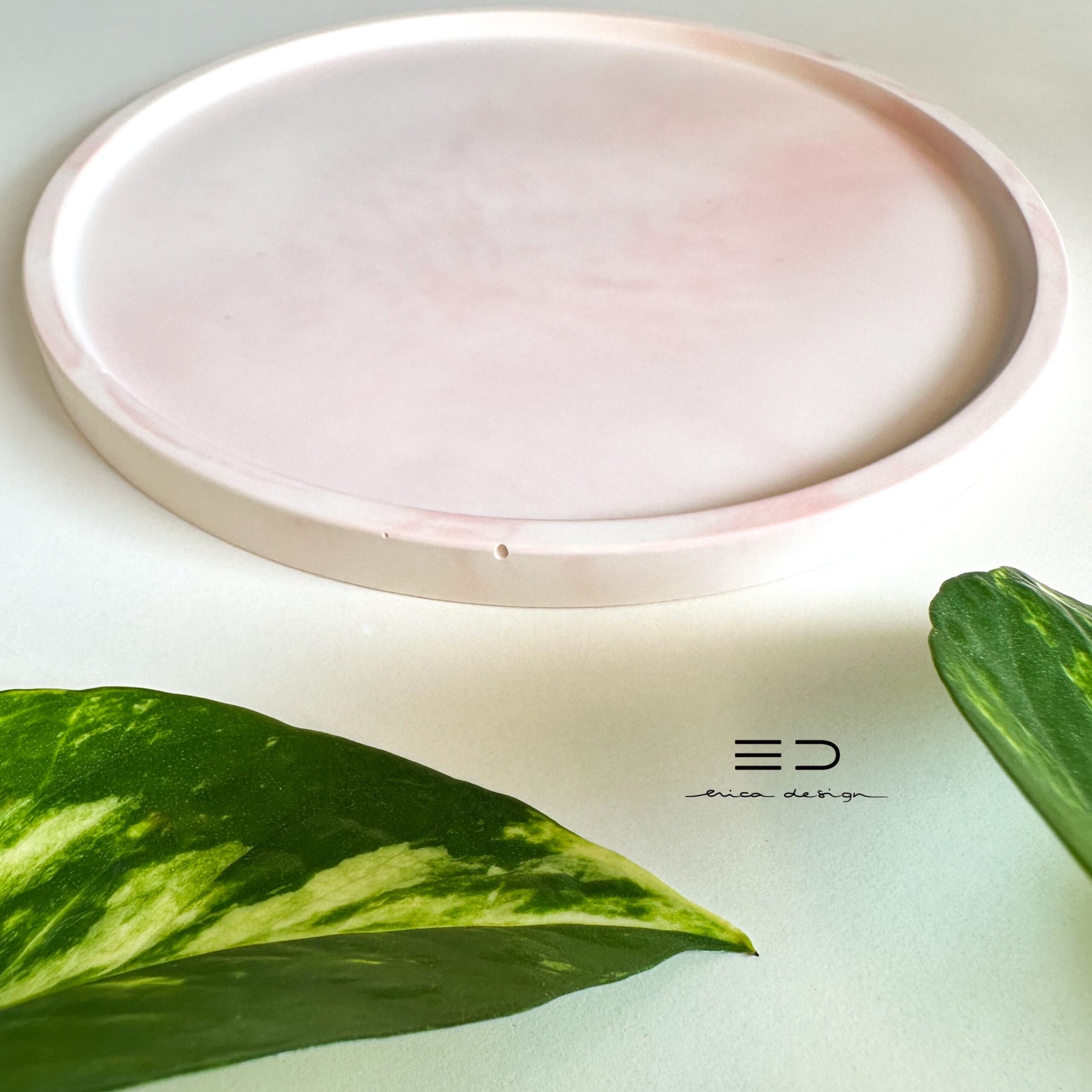 decorative tray round | pink