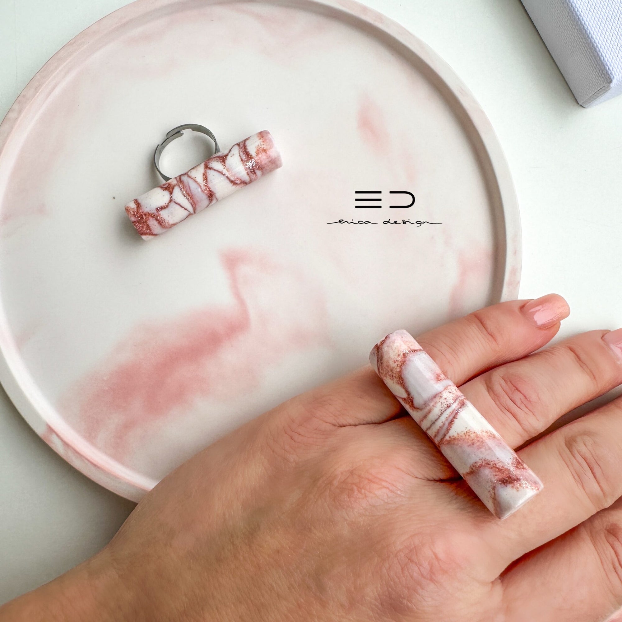 tube | marble with glitter