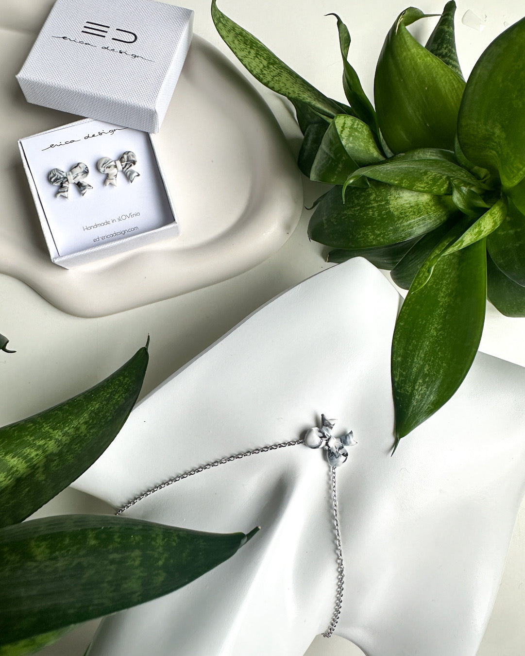 Marble Loop | White - Black