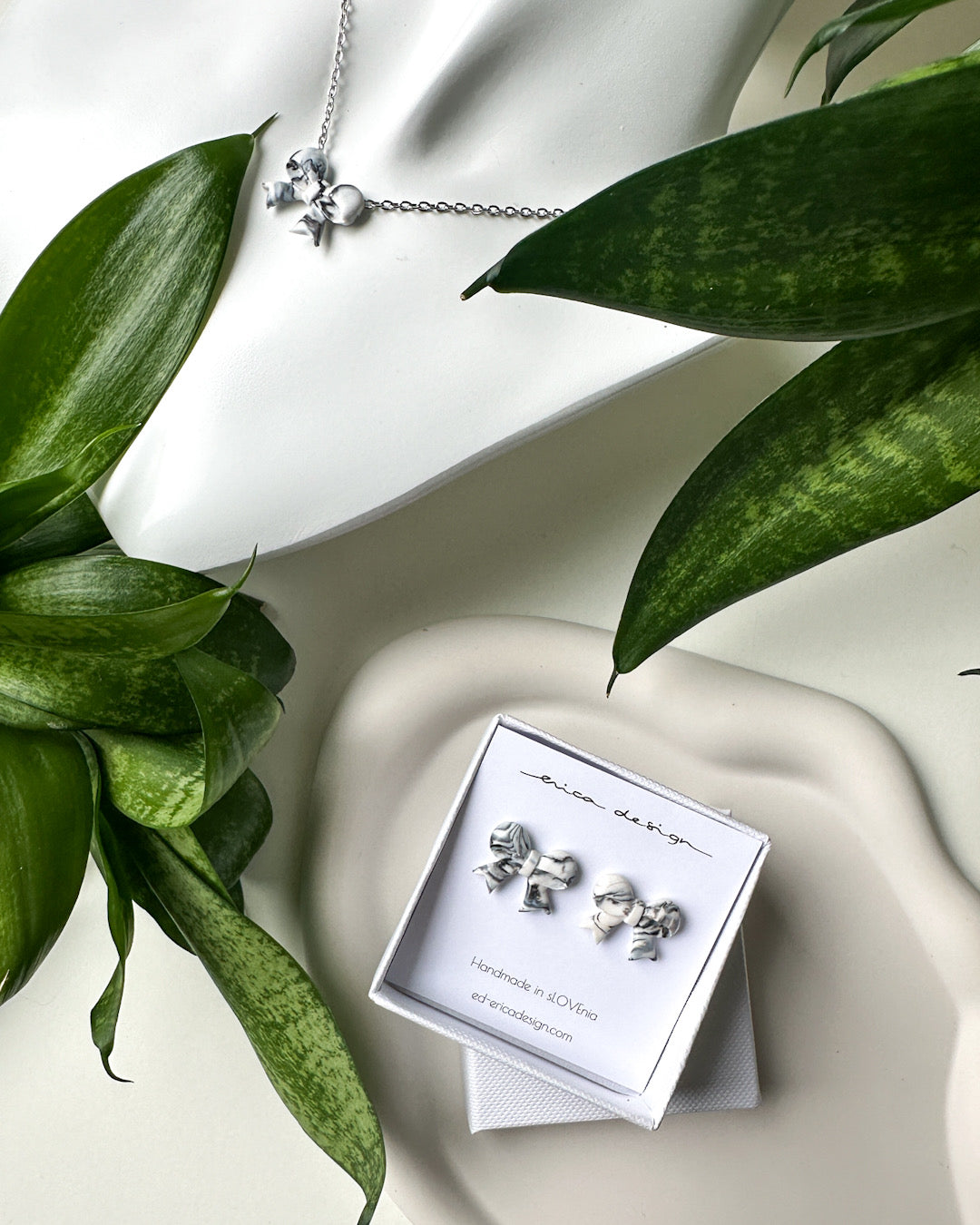 Marble Loop | White - Black