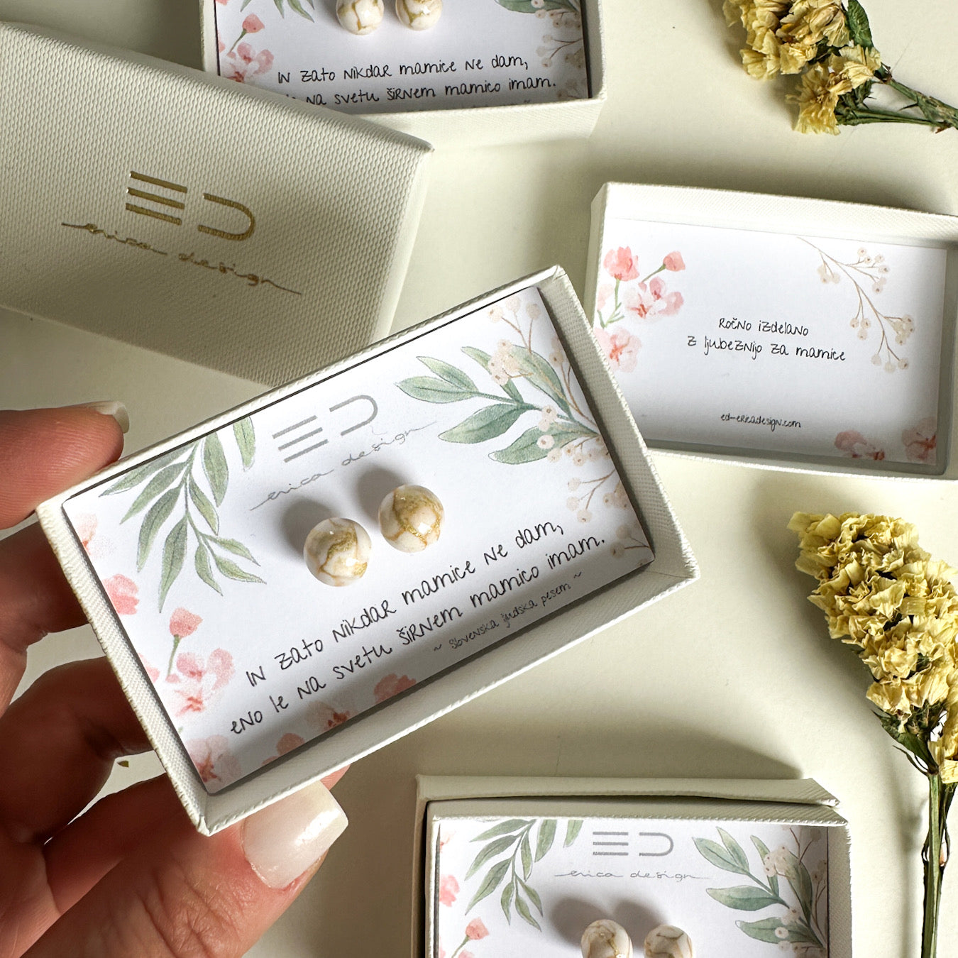 A gift for mom | gold