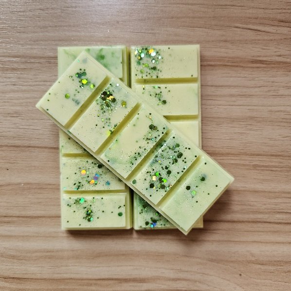 Herbal tonic and lime snapbar